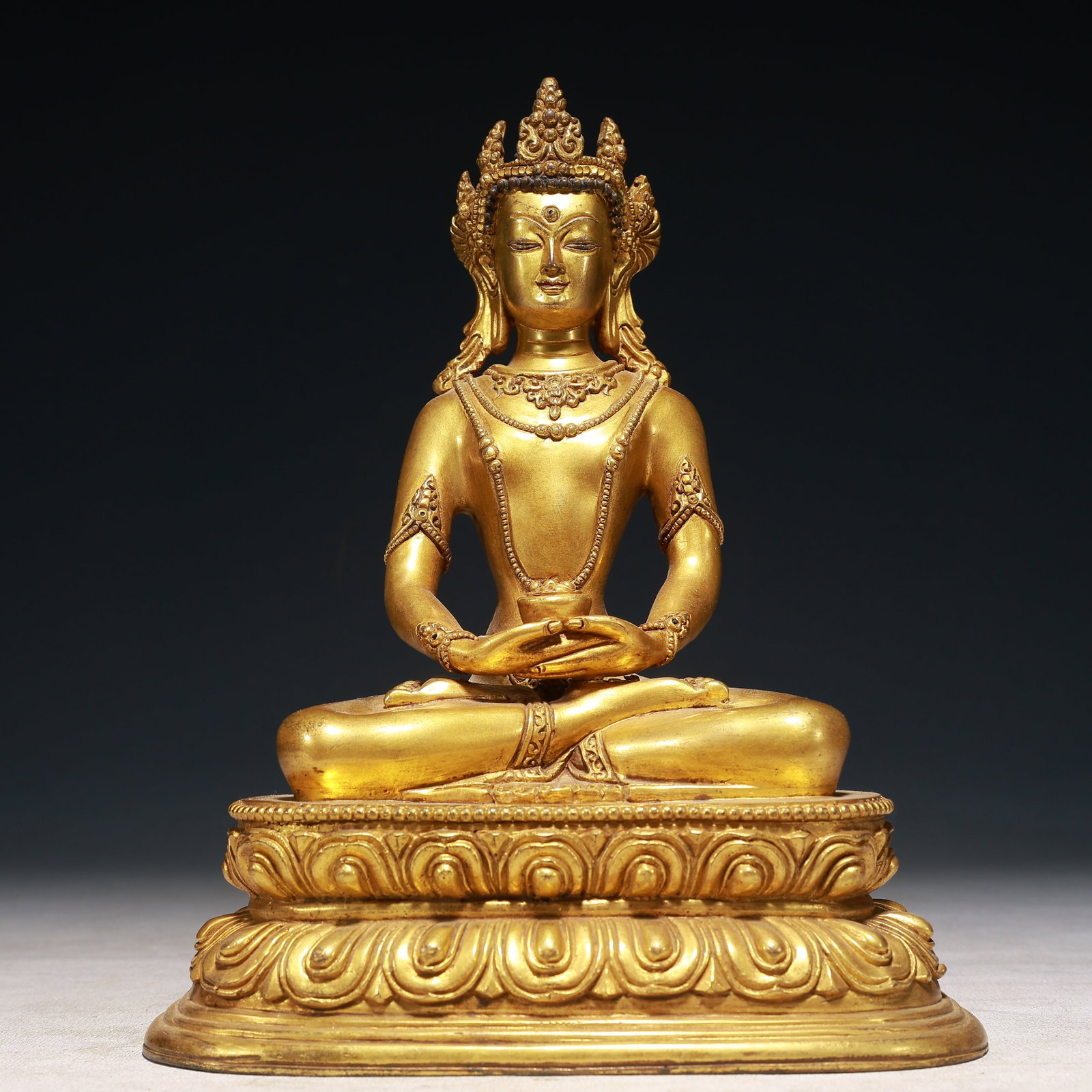 A Solemn Gilt Bronze Statue of Tara: A Solemn Gilt Bronze Statue of Tara,Qing Dynasty,China,Size:7.1inx4.7inx9.1in,Weight:2600g 铜鎏金度母像,中国清代