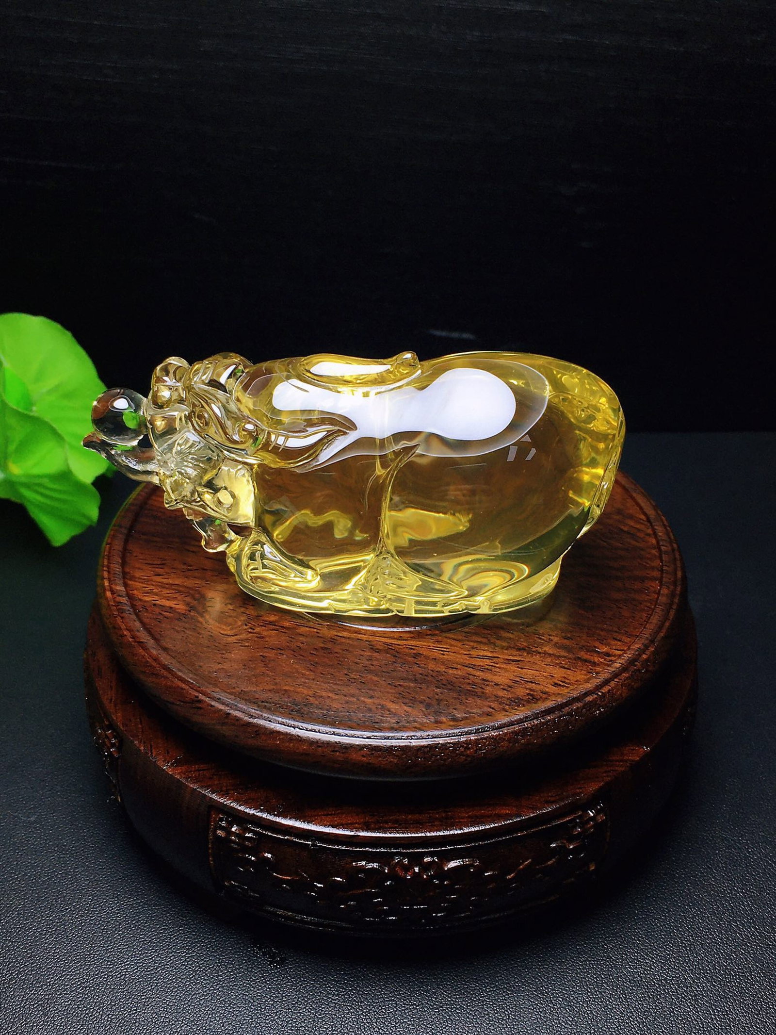 An Exquisite Crystal Pi Xiu Hand Piece: An Exquisite Crystal Pi Xiu Hand Piece,Size:92mmx45mmx37mm,Weight: 191.3g 水晶貔貅手把件