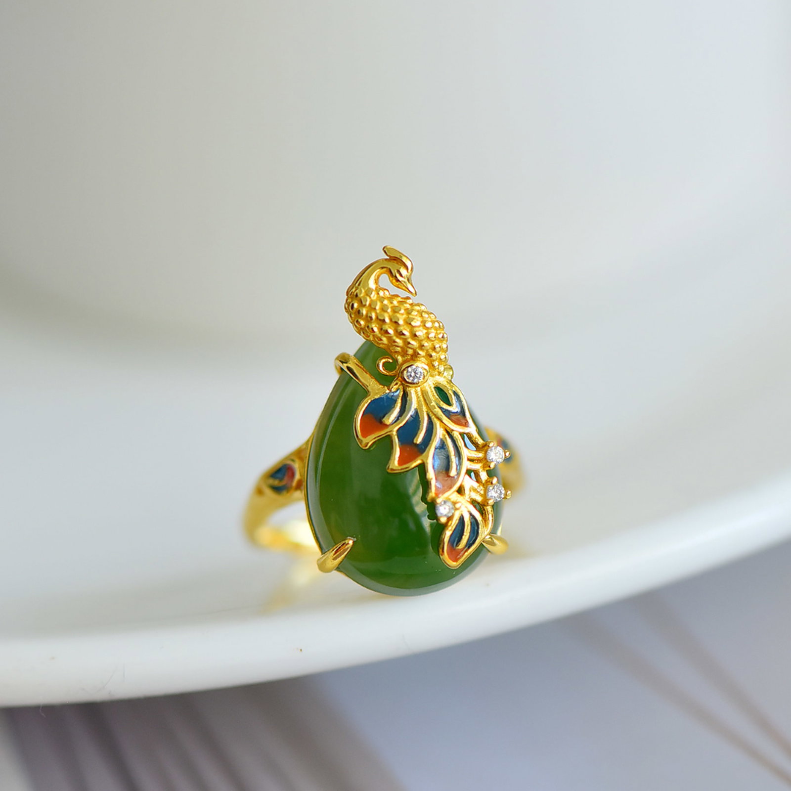 An Exquisite Sterling Silver-Gold Plated Inlaid Jasper Ring,Inlaid Diamonds: An Exquisite Sterling Silver-Gold Plated Inlaid Jasper Ring,Inlaid Diamonds,Size:13mmx18mm 纯银镀金镶碧玉戒指,嵌钻石