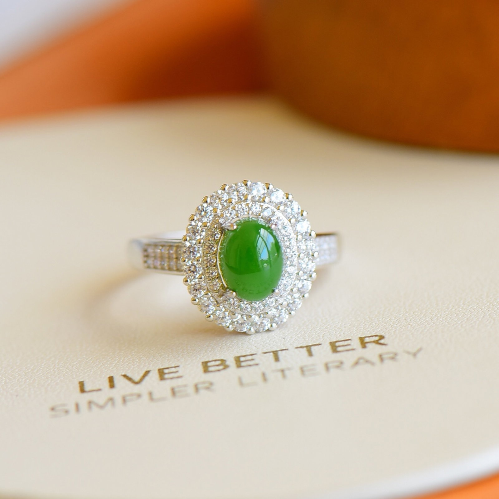 An Exquisite Sterling Silver Inlaid Jasper Ring,Inlaid Gems: An Exquisite Sterling Silver Inlaid Jasper Ring,Inlaid Gems,Size:8mmx6mm 一个精美的纯银镶碧玉戒指,嵌宝石