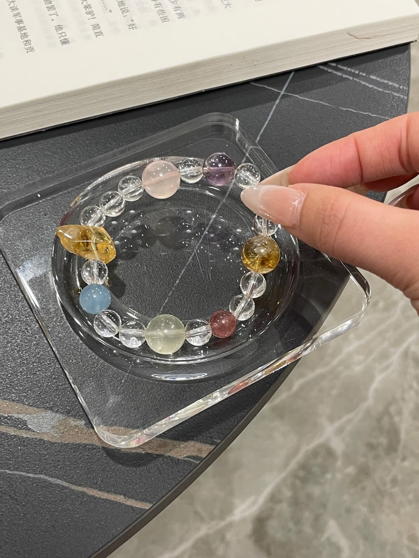 An Exquisite Crystal Bracelets - 12