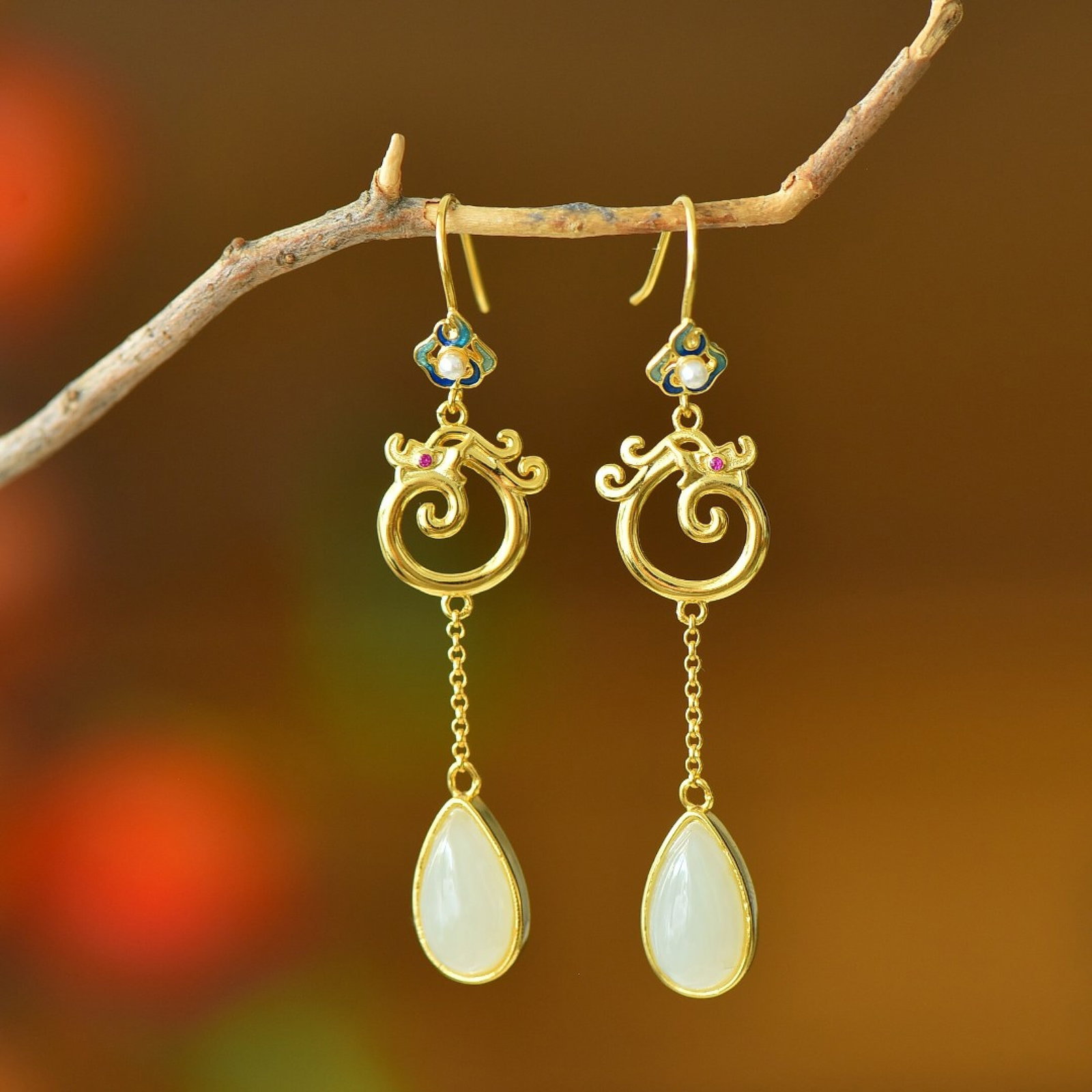 A Pair of Exquisite Sterling Silver-Gold Plated Inlaid White Jade Earrings: A Pair of Exquisite Sterling Silver-Gold Plated Inlaid White Jade Earrings,Size:8mmx14mm 一对纯银镀金镶白玉耳环