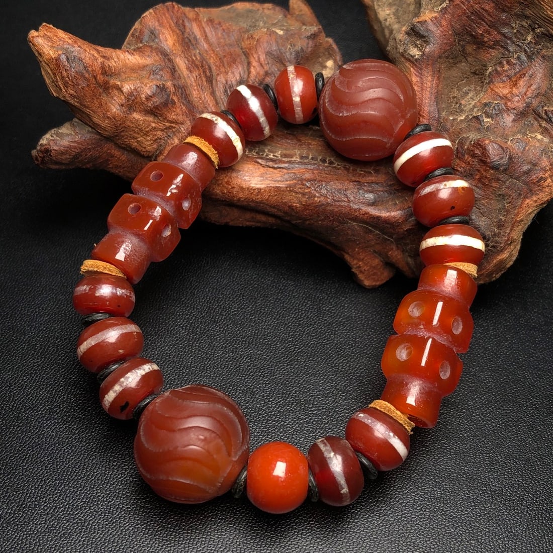 An Exquisite Dzi Bead Bracelets - 3