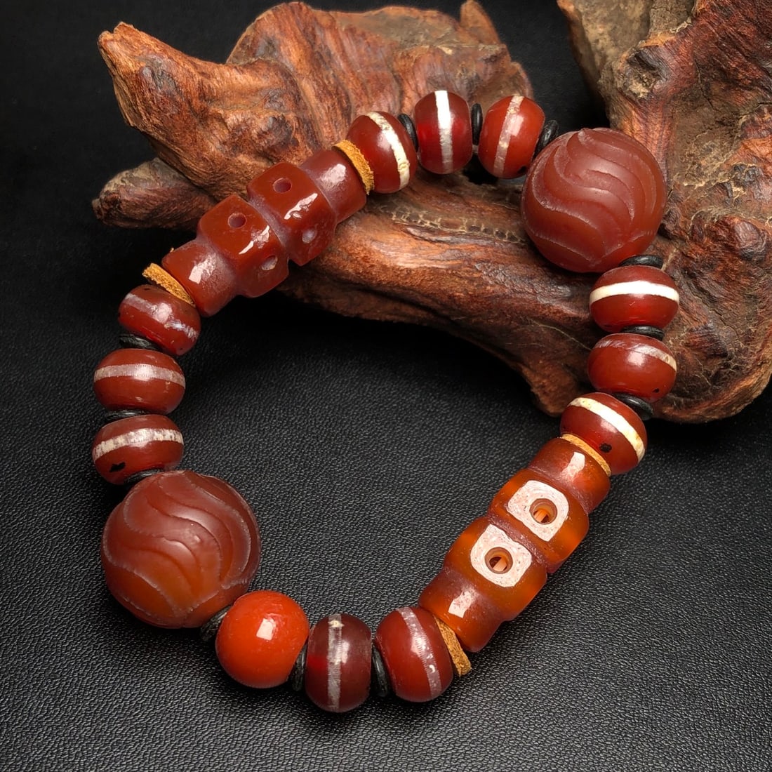 An Exquisite Dzi Bead Bracelets - 4