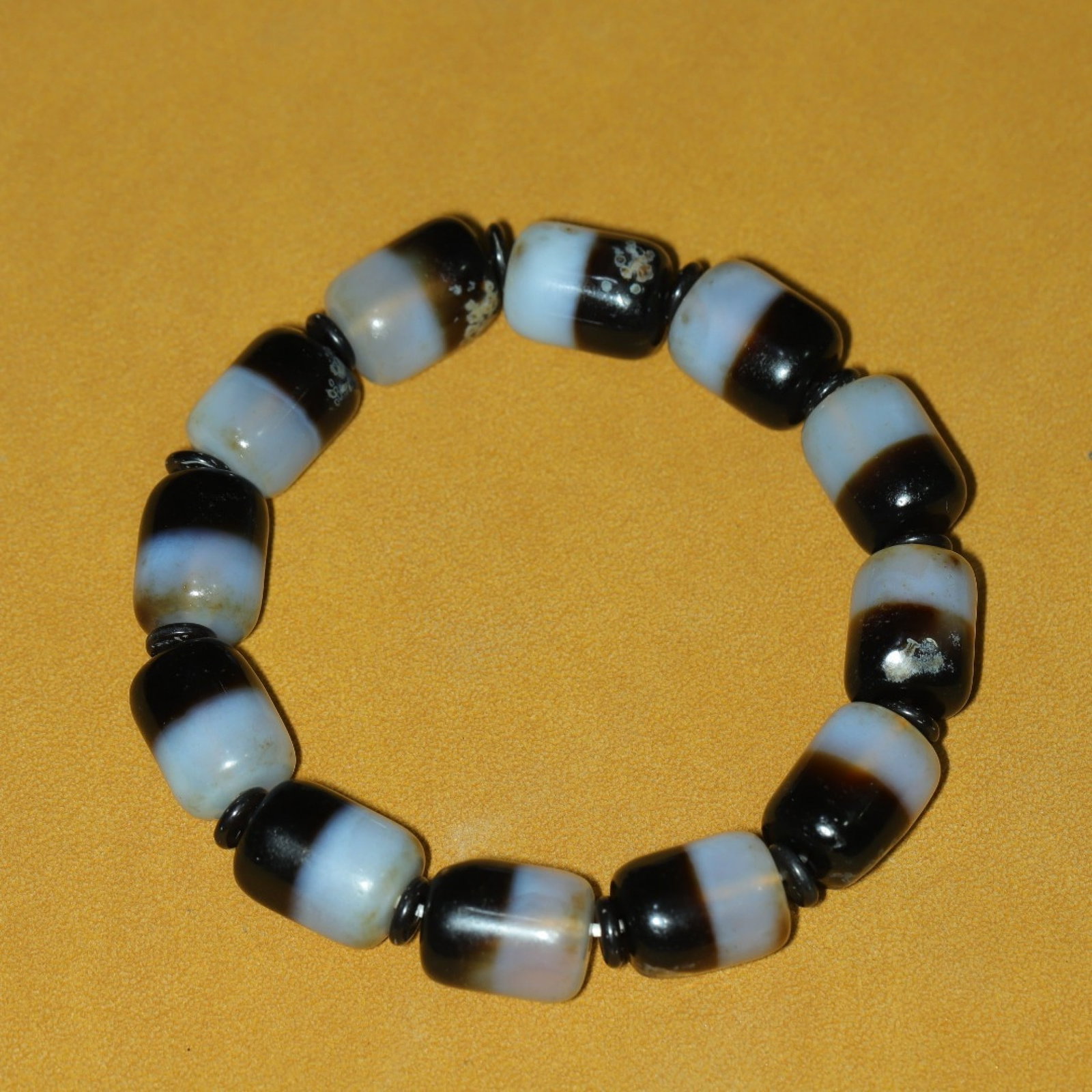 An Exquisite Dzi Bead Bracelets (1 of 9)
