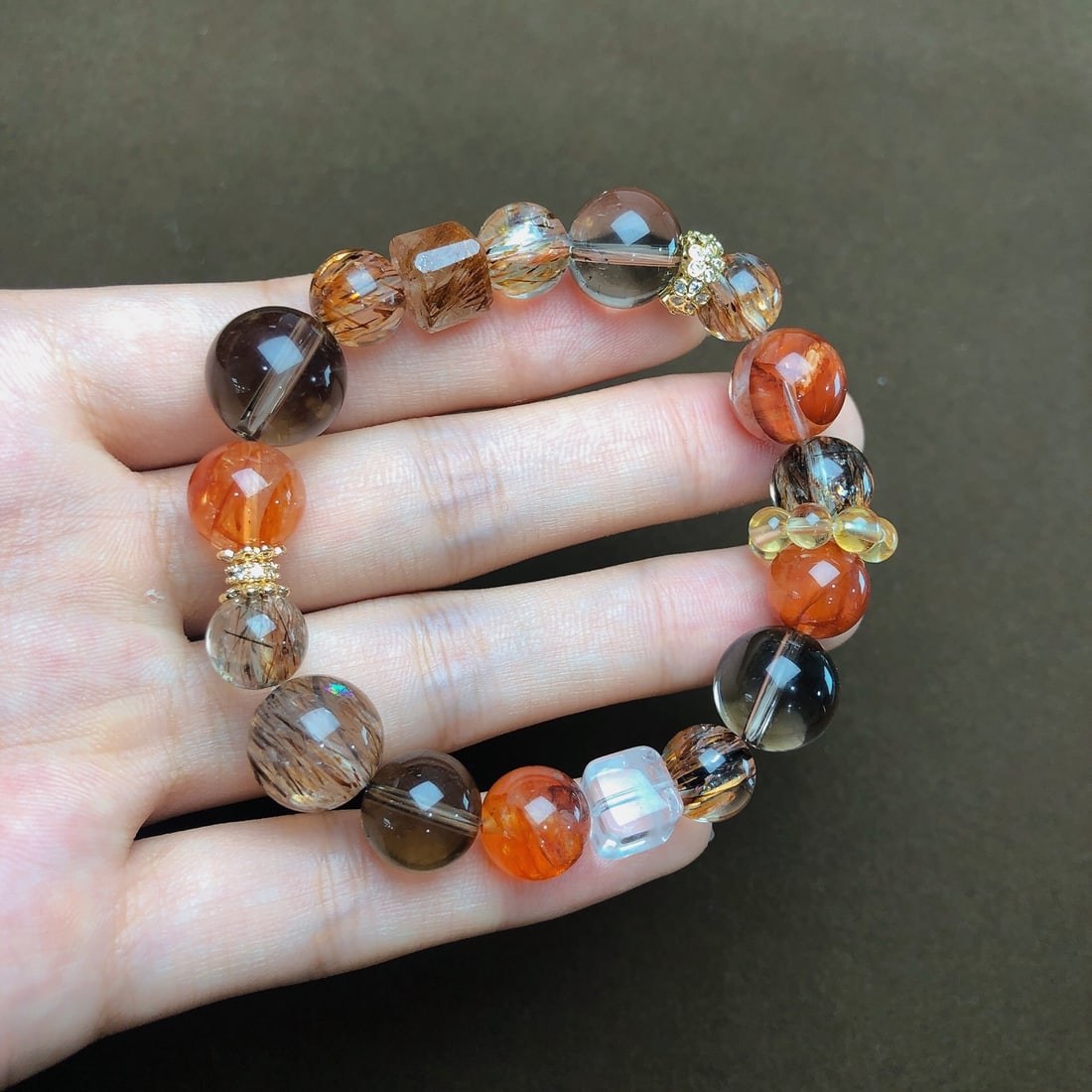 An Exquisite Crystal Bracelets: An Exquisite Crystal Bracelets,Size:10.3mm,12.9mm, Weight:30.1g 水晶手串
