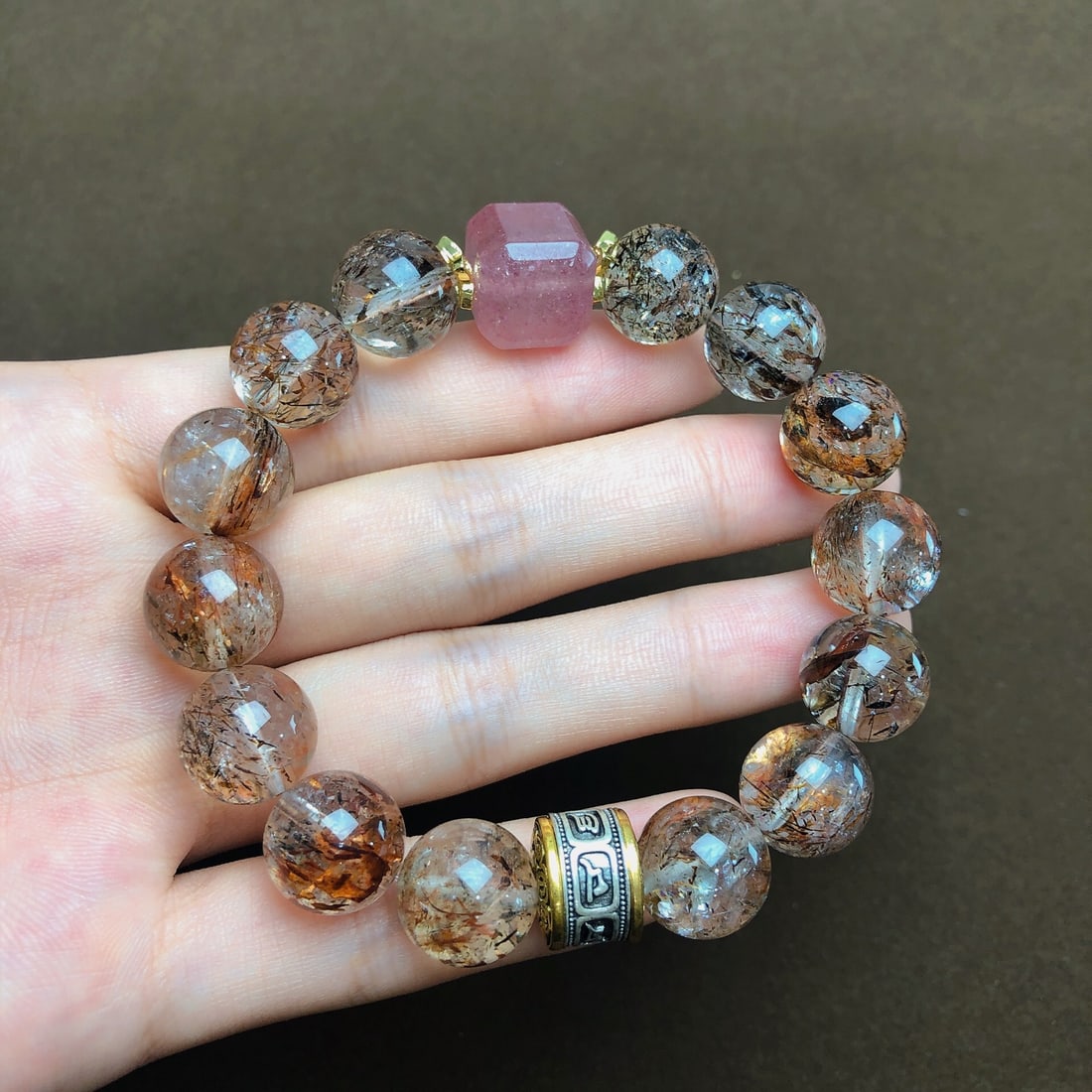An Exquisite Crystal Bracelets: An Exquisite Crystal Bracelets,Size:12.6mm, 11.6mmx11.6mm, Weight:47.9g 水晶手串