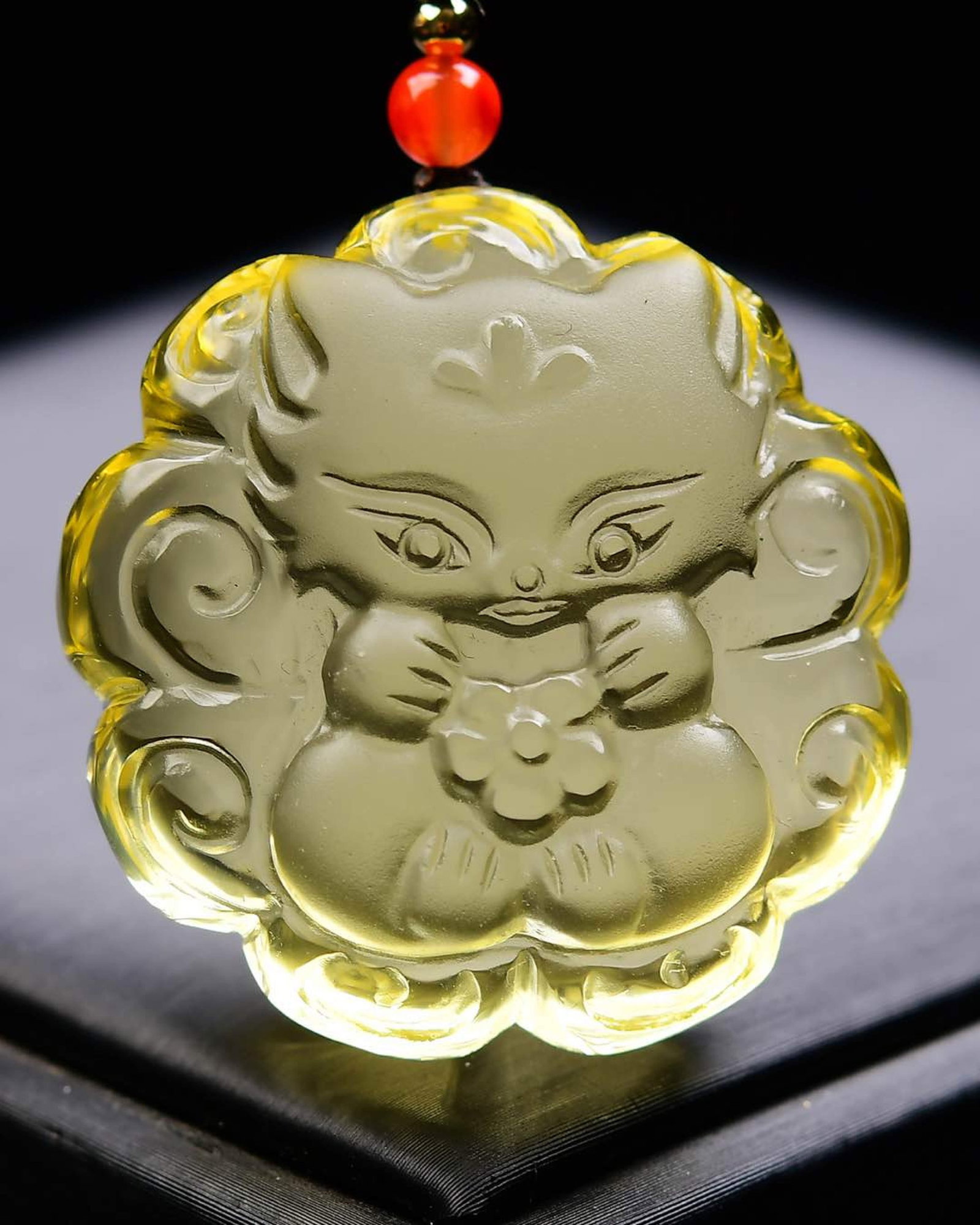 An Exquisite Crystal Nine-Tailed Fox Pendant: An Exquisite Crystal Nine-Tailed Fox Pendant,Size:37mmx36mmx17mm,Weight:38g 水晶九尾狐吊坠