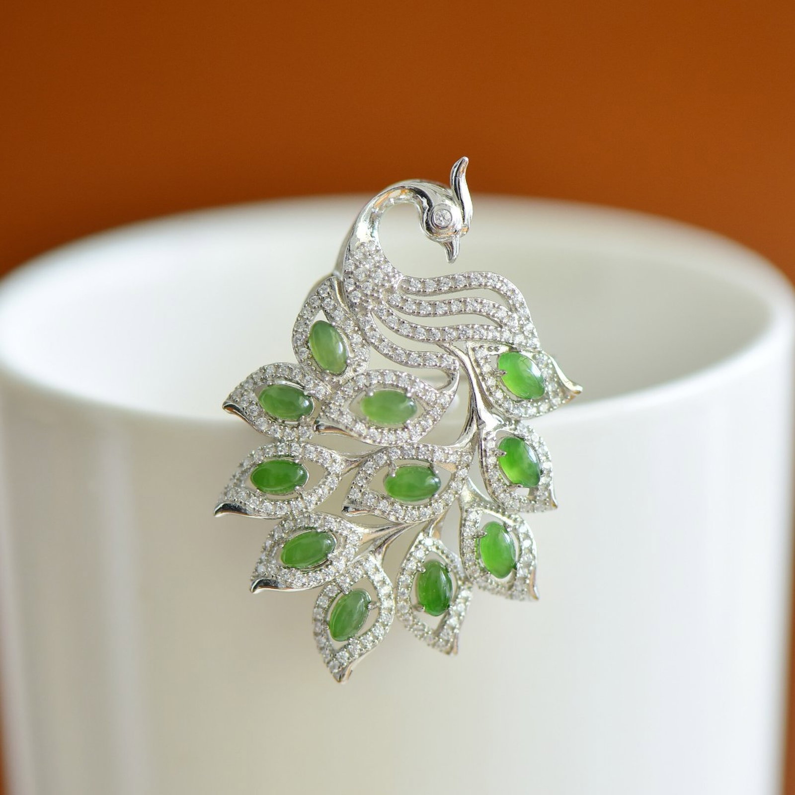 An Exquisite Sterling Silver Inlaid Jasper Pendant,Inlaid Diamonds: An Exquisite Sterling Silver Inlaid Jasper Pendant,Inlaid Diamonds,Size:3mmx5mm 纯银镶碧玉吊坠,嵌钻石