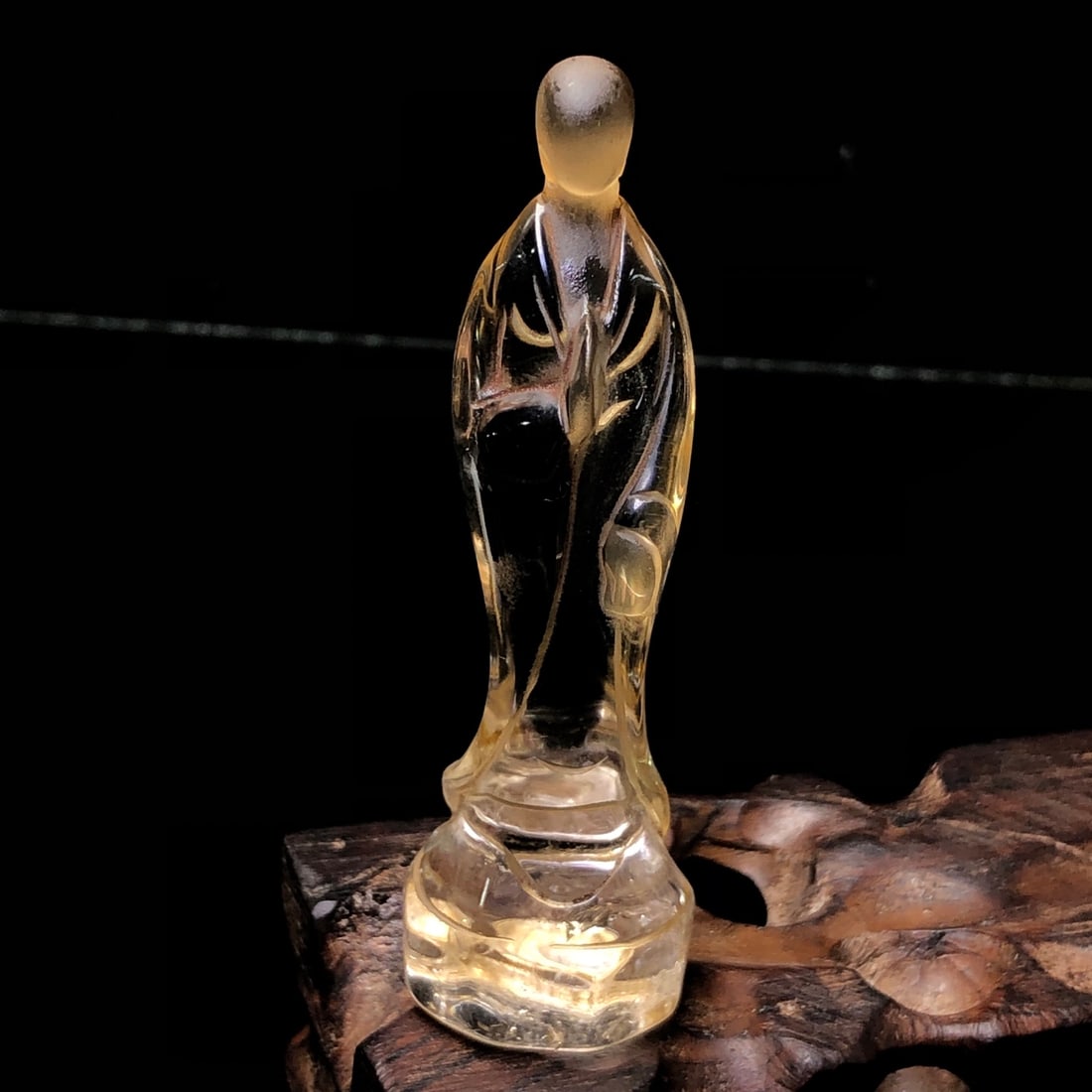 An Exquisite Crystal Buddha Pendant: An Exquisite Crystal Buddha Pendant,Size:77mmx24mm,Weight:27g 水晶佛像挂件
