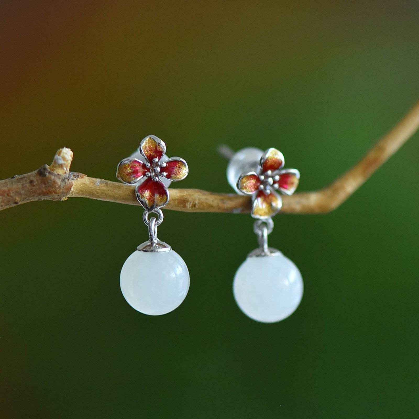 A Pair of Exquisite Sterling Silver Inlaid White Jade Earrings: A Pair of Exquisite Sterling Silver Inlaid White Jade Earrings,Size:8mmx8mm 一对纯银镶白玉耳环