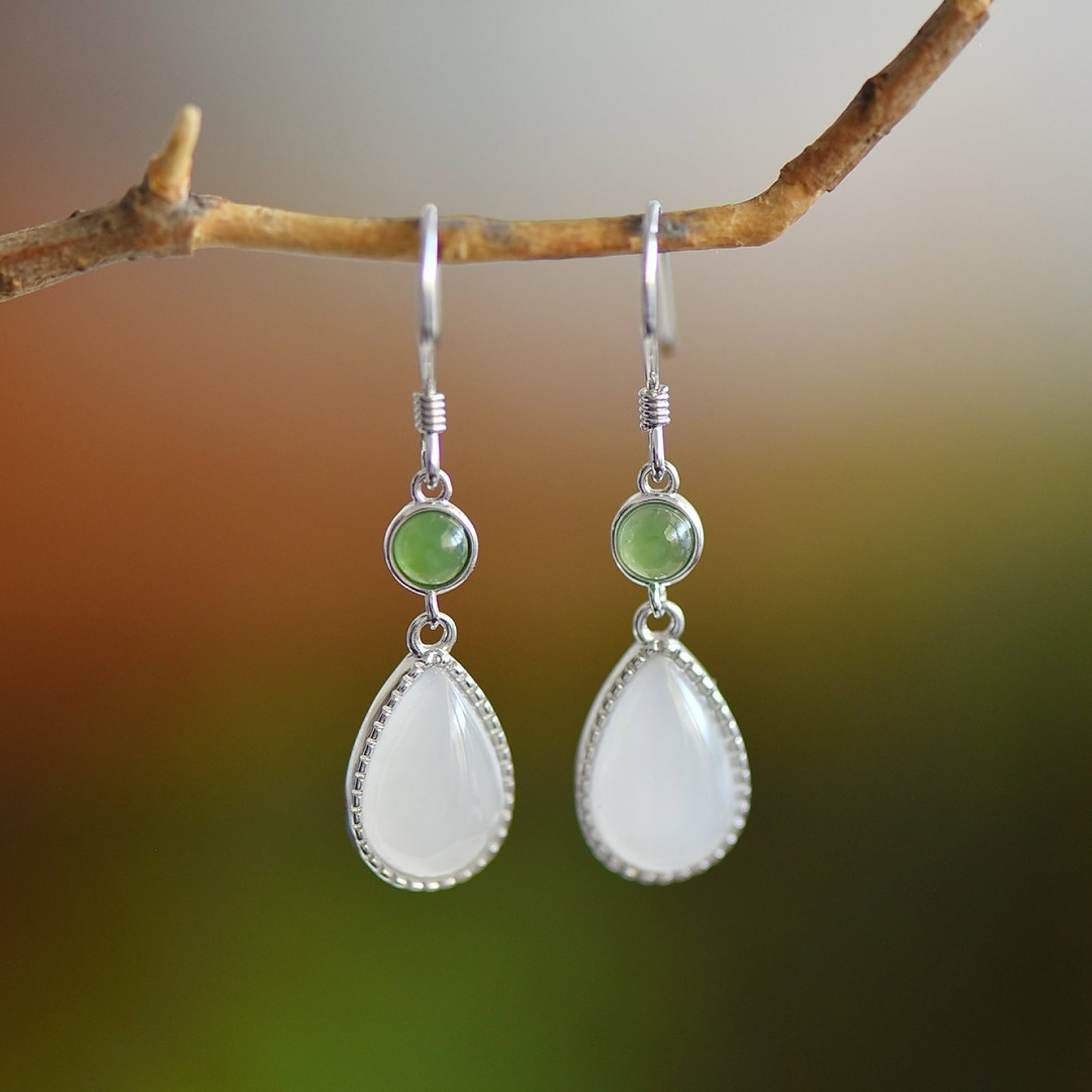 A Pair of Exquisite Sterling Silver Inlaid White Jade Earrings,Inlaid Jaspers: A Pair of Exquisite Sterling Silver Inlaid White Jade Earrings,Inlaid Jasper,Size:8mmx12mm 一对纯银镶白玉耳环，嵌碧玉