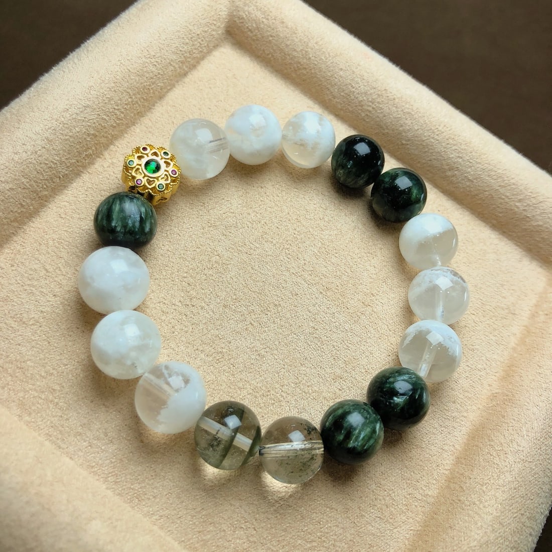 An Exquisite Crystal Bracelets - 8