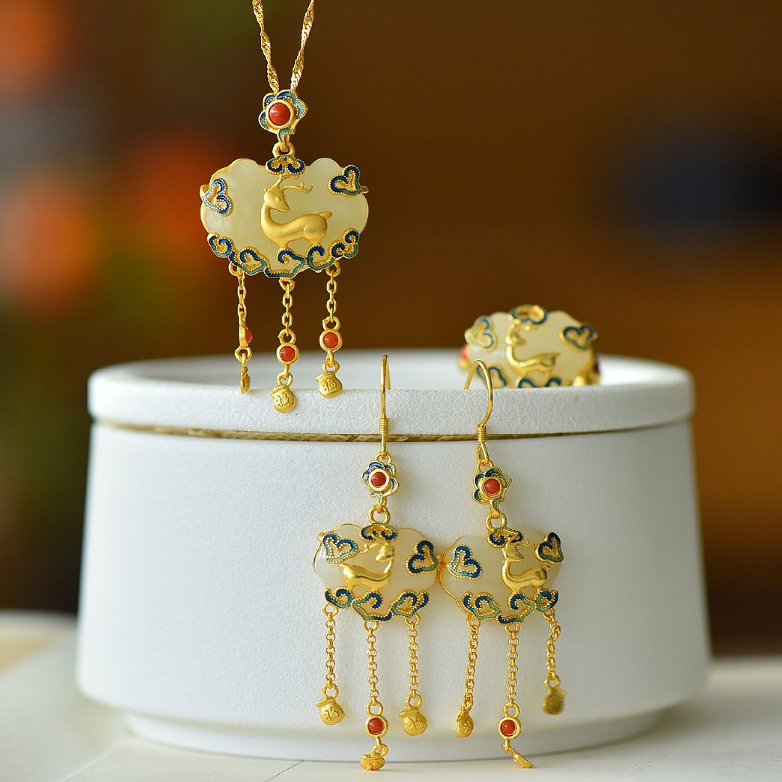 A Set of Fine Sterling Silver-Gold Plated Inlaid White Jade Enamel Jewelrys: A Set of Fine Sterling Silver-Gold Plated Inlaid White Jade Enamel Jewelrys 一套纯银镀金镶白玉珐琅首饰