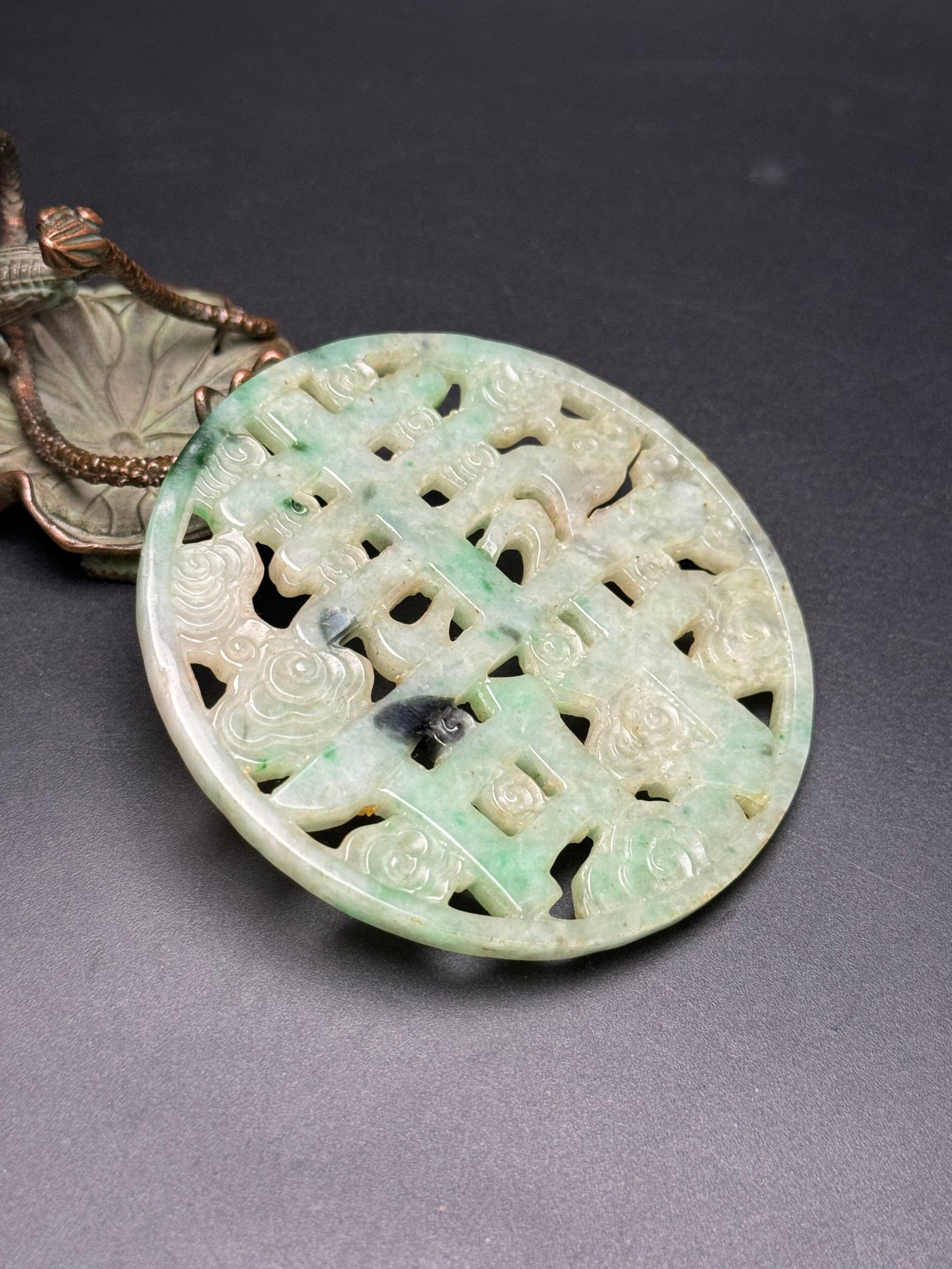 An Exquisite Jadeite Auspicious Cloud Pattern Pendant - 3