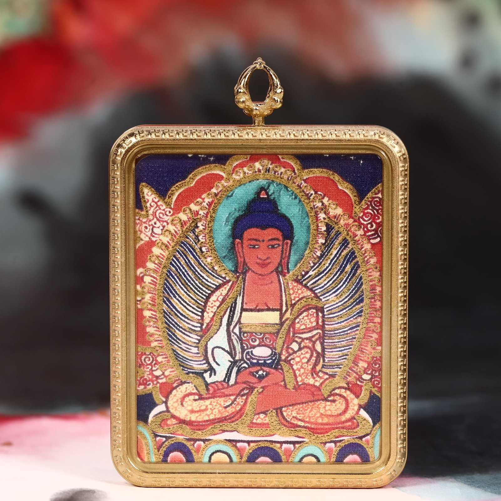An Exquisite Painted Color Statue of Sakyamuni Tangka: An Exquisite Painted Color Statue of Sakyamuni Tangka,Size:2inx2.8in 彩绘释迦摩尼像唐卡