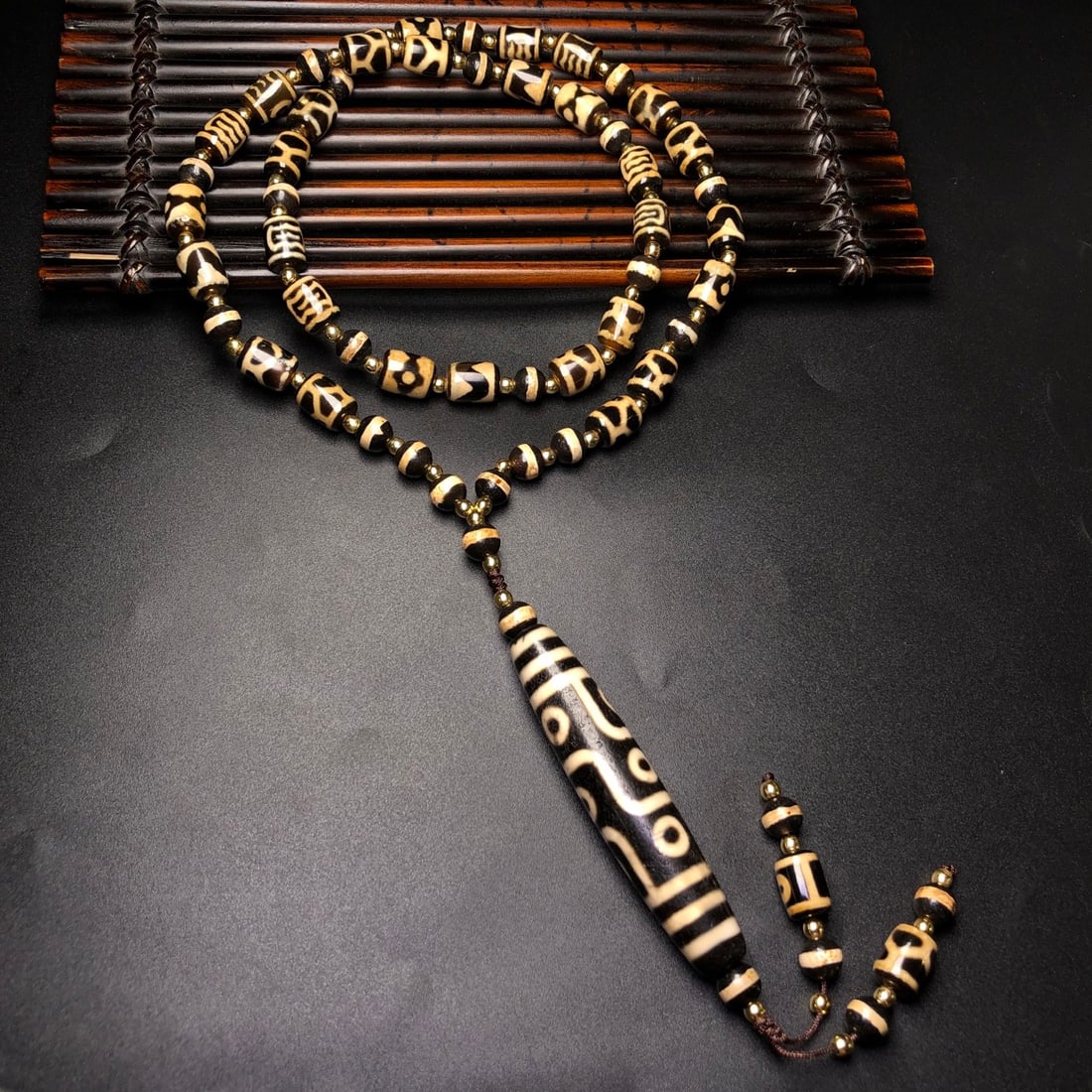 A Precious Dzi Bead Necklace (1 of 9)