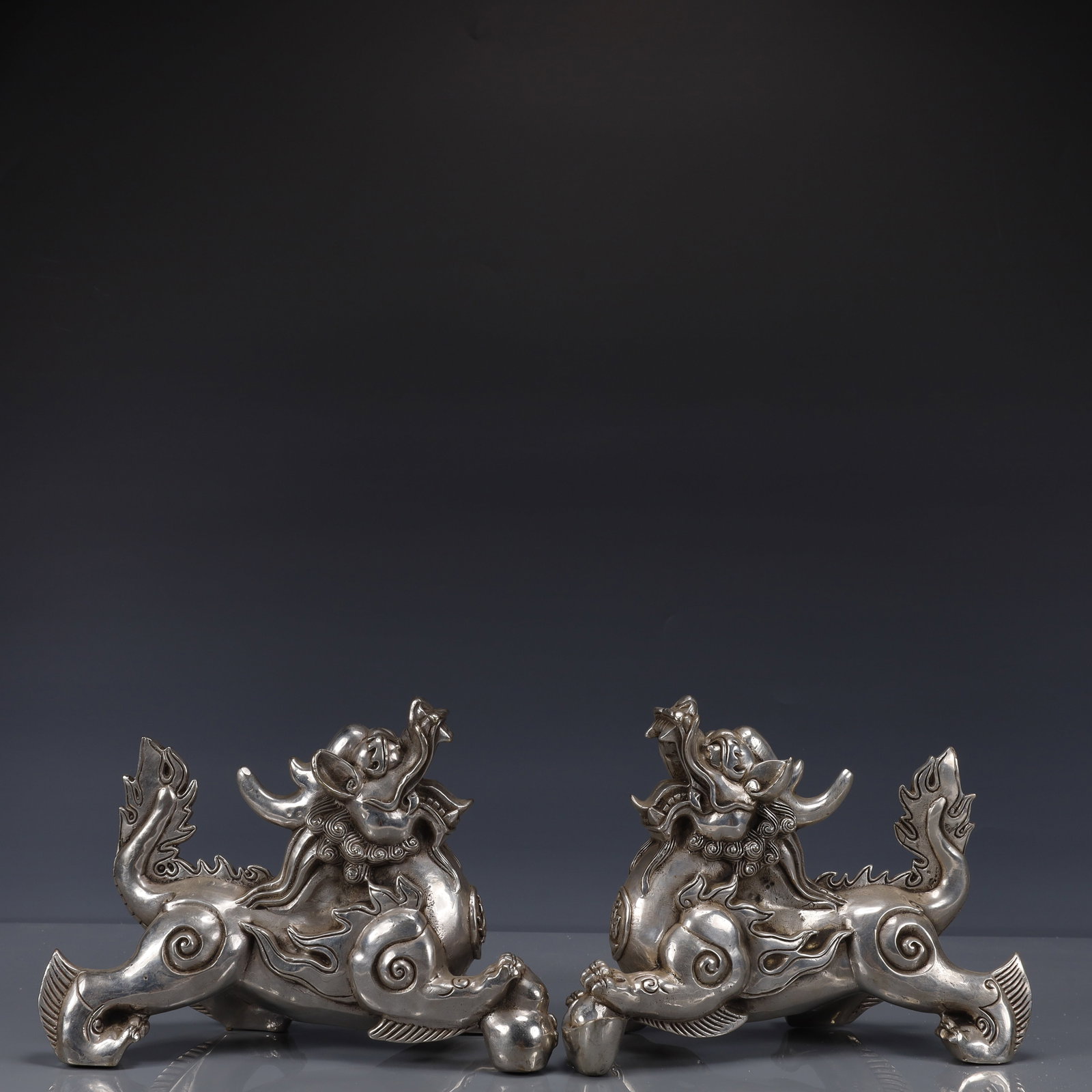 A Pair of Exquisite Silver-Plated Bronze Lion Ornaments: A Pair of Exquisite Silver-Plated Bronze Lion Ornaments,Ming Dynasty, China,Xuande Four-character Mark,Size:9.1inx4.3inx7.1in,Weight:3650g