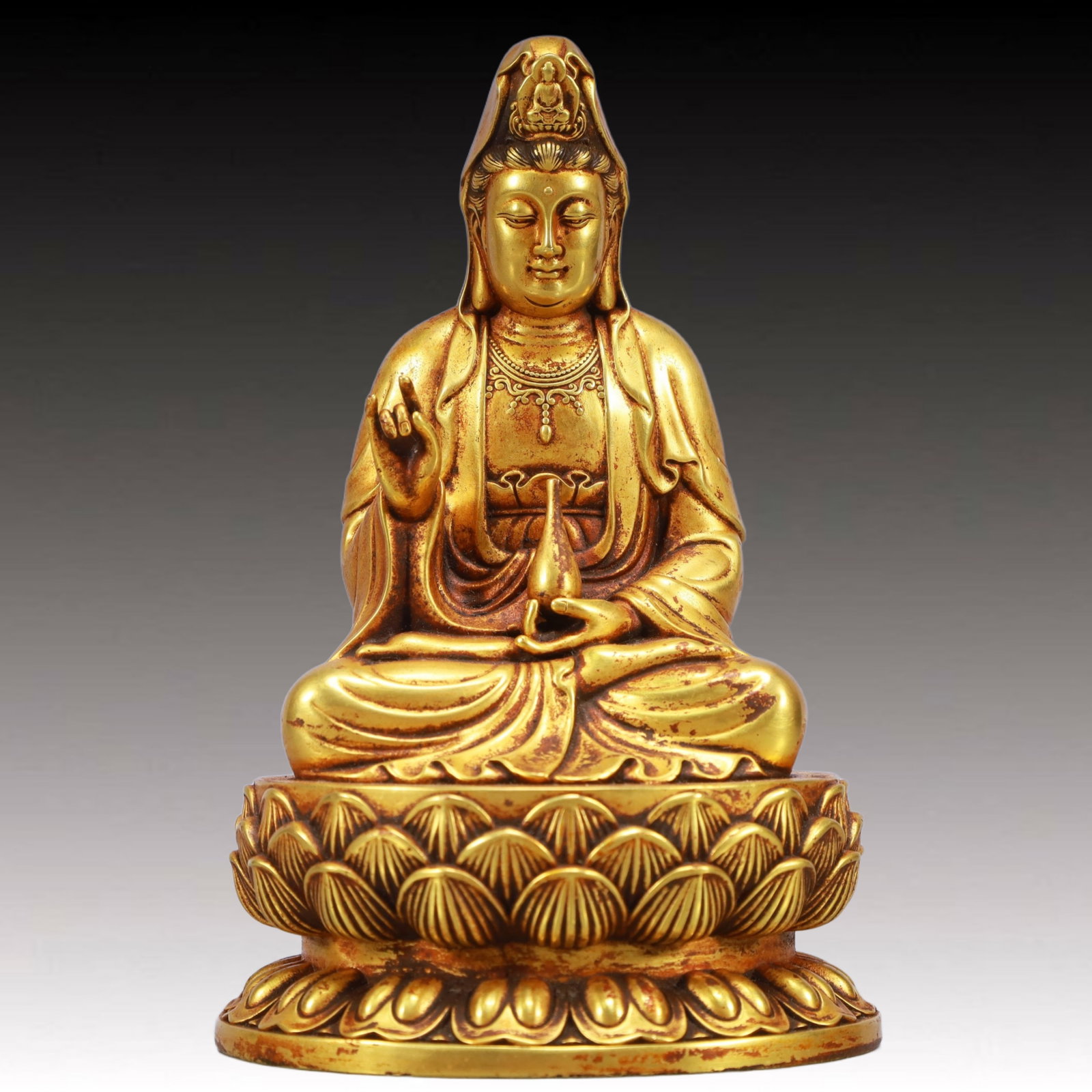A Solemn Gilt Bronze Statue of Avalokitesvara: A Solemn Gilt Bronze Statue of Avalokitesvara,Ming Dynasty, China,Yongle Six-character Mark,Size:4.1inx3.3inx6.5in,Weight:1950g 铜鎏金观音像,中国明