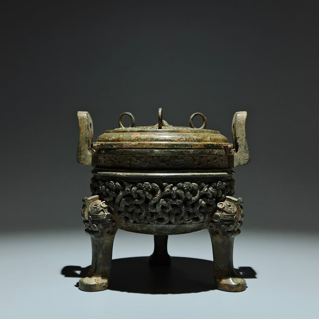 An Archaic Bronze Chi-Dragon Pattern Double-Ears and Tripod Censer,With Inscription: An Archaic Bronze Chi-Dragon Pattern Double-Ears and Tripod Censer,With Inscription,the Warring States period in China,Size:6.5inx6.5inx5.5in 青铜螭龙纹双耳&#