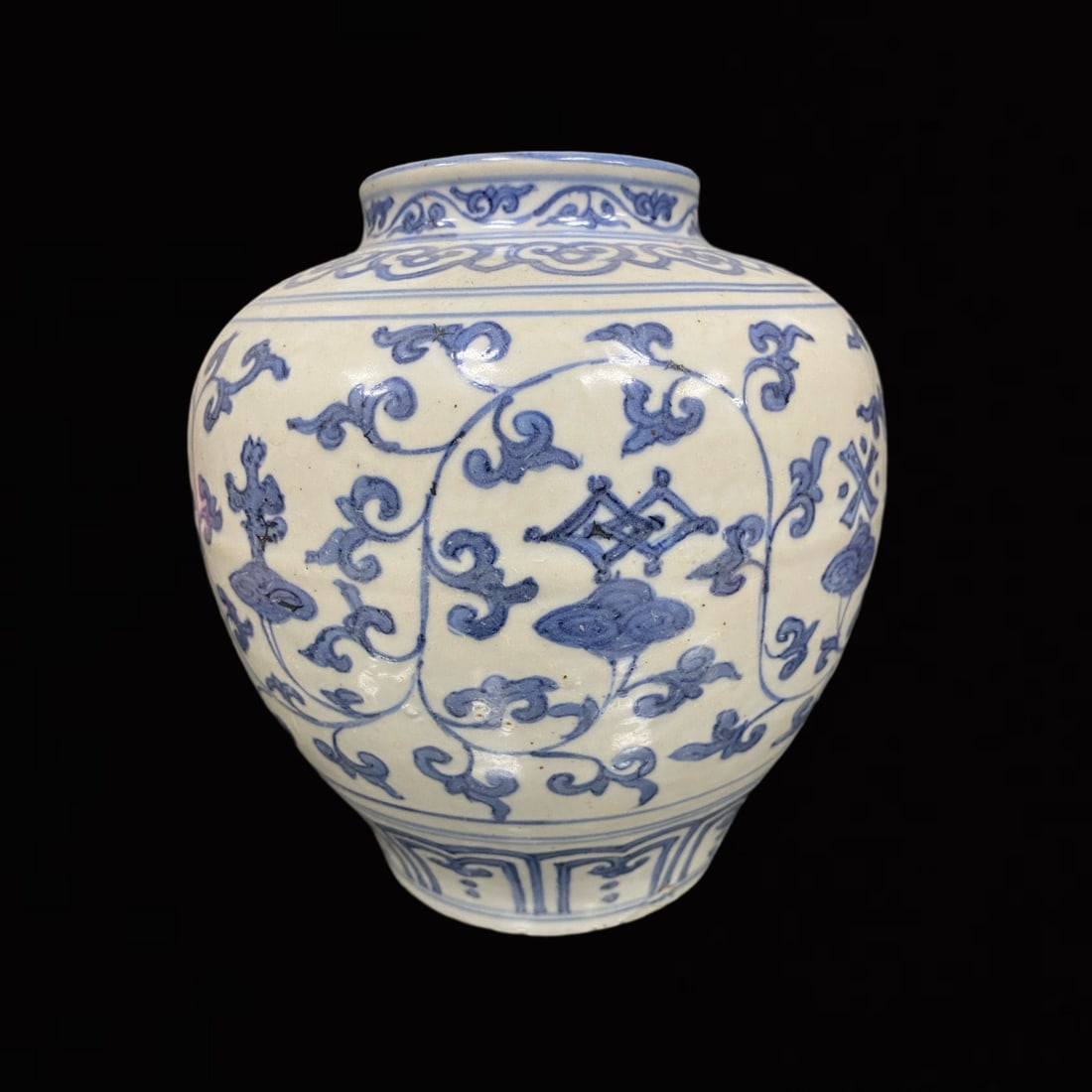 An Exquisite Blue and White Auspicious Cloud Pattern Jar: An Exquisite Blue and White Auspicious Cloud Pattern Jar,Qing Dynasty,China,Size:7.5inx3.3in 青花祥云纹罐,中国清代