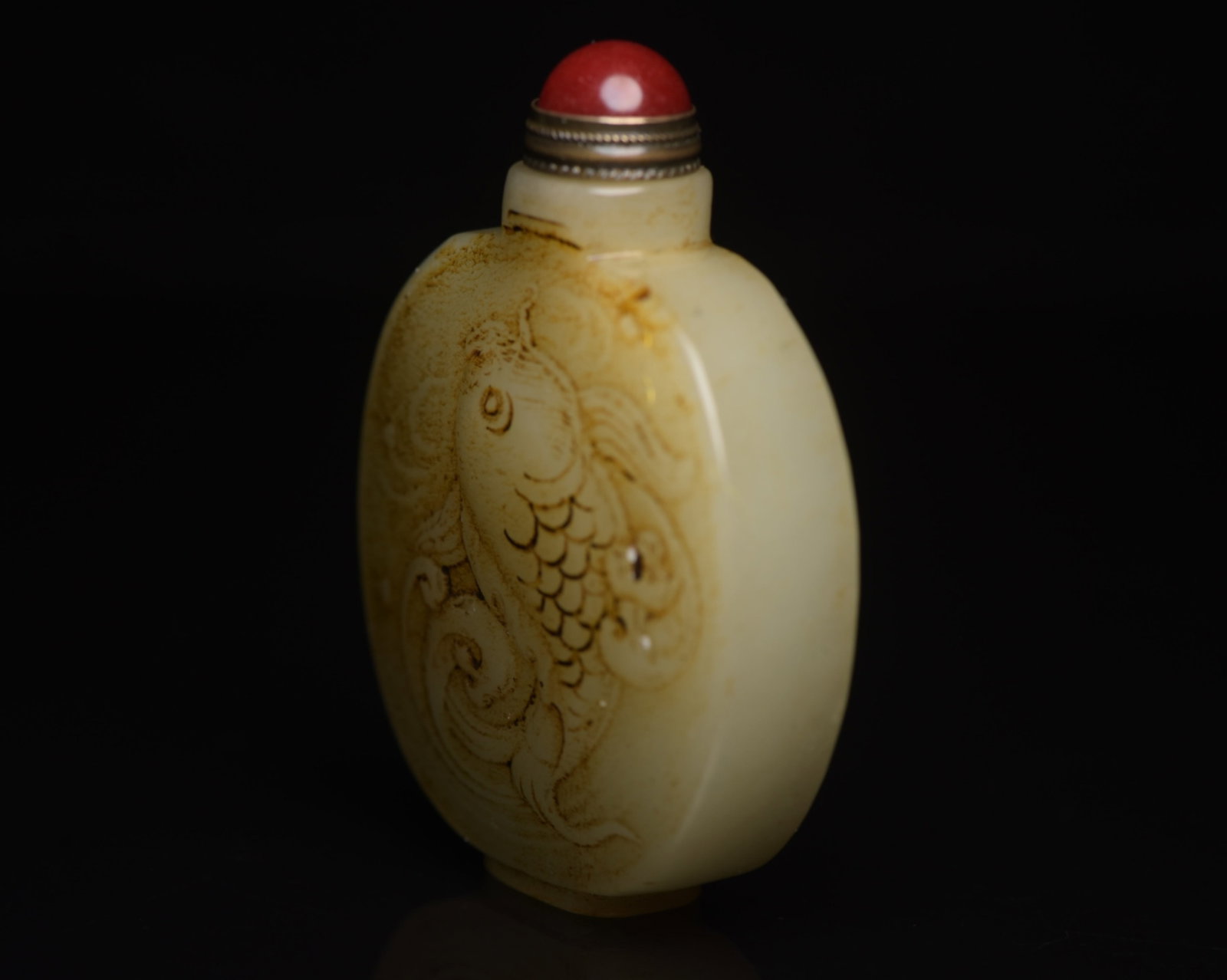 An Exquisite White Jade Fish Pattern Snuff Bottle - 3