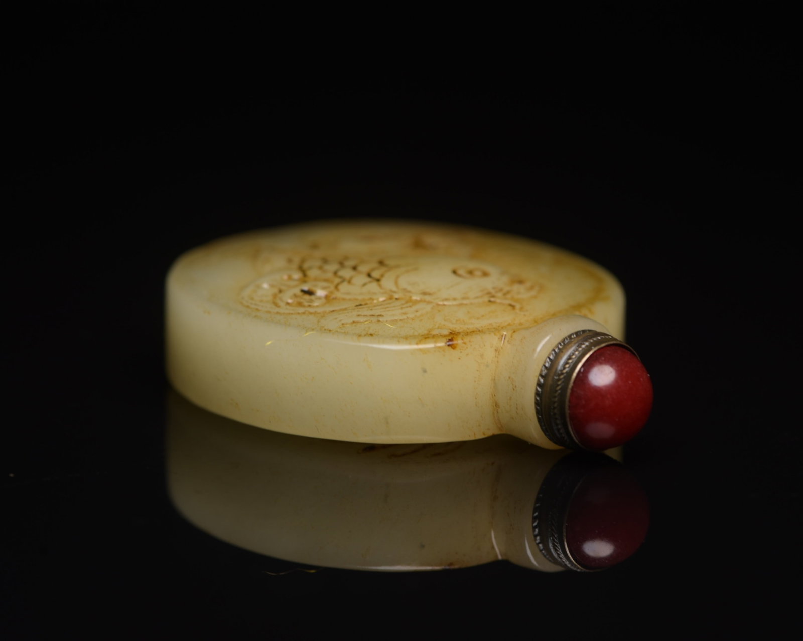 An Exquisite White Jade Fish Pattern Snuff Bottle - 4