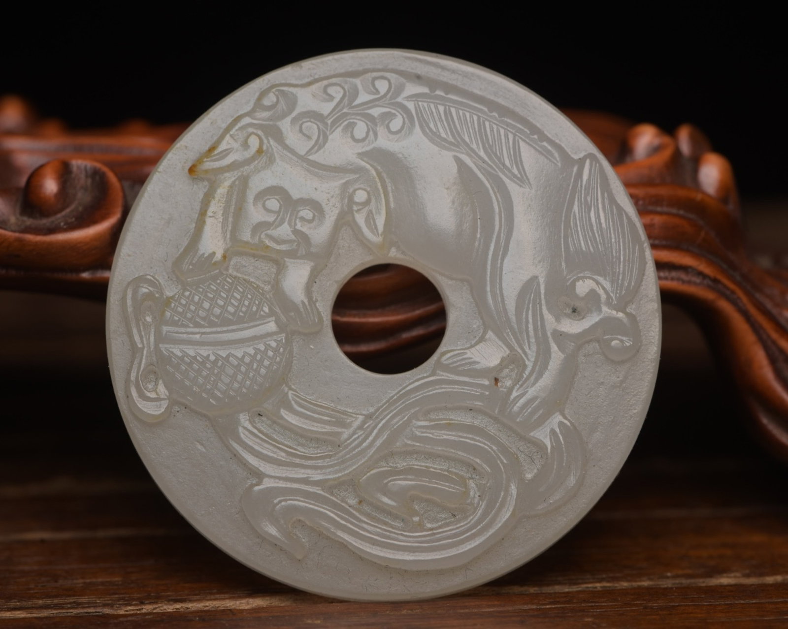 An Exquisite White Jade Lion Pattern Pendant: An Exquisite White Jade Lion Pattern Pendant,Qing Dynasty,China,Size:2inx2inx0.2in,Weight:30g 白玉狮子纹佩,中国清代