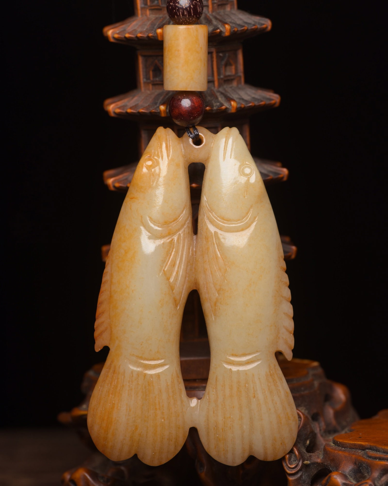 An Exquisite White Jade Fish Pendant: An Exquisite White Jade Fish Pendant,Qing Dynasty,China,Size:3inx1.9inx0.4in,Weight:60g 白玉鱼挂件,中国清代