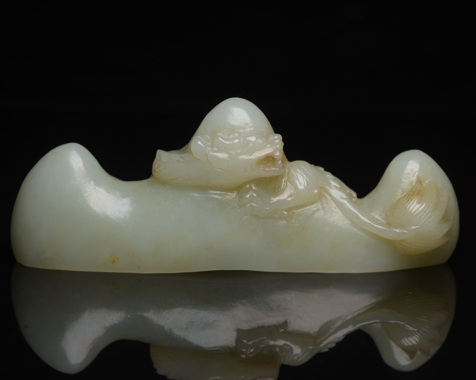 An Exquisite White Jade Dragon Pattern Brush Holder: An Exquisite White Jade Dragon Pattern Brush Holder,Qing Dynasty,China,Size:3.9inx1.5inx0.9in,Weight:118g 白玉龙纹笔架,中国清代