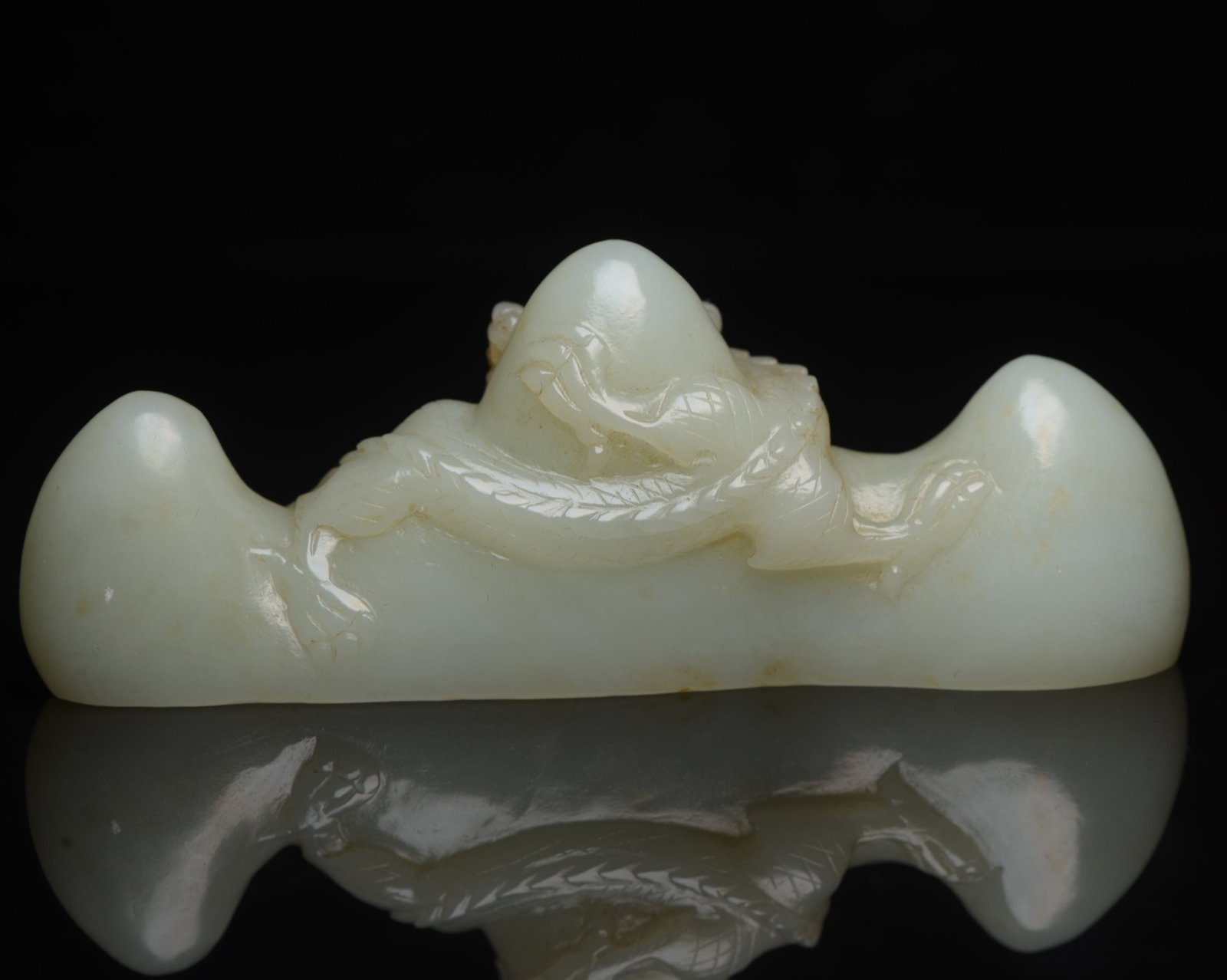An Exquisite White Jade Dragon Pattern Brush Holder - 2