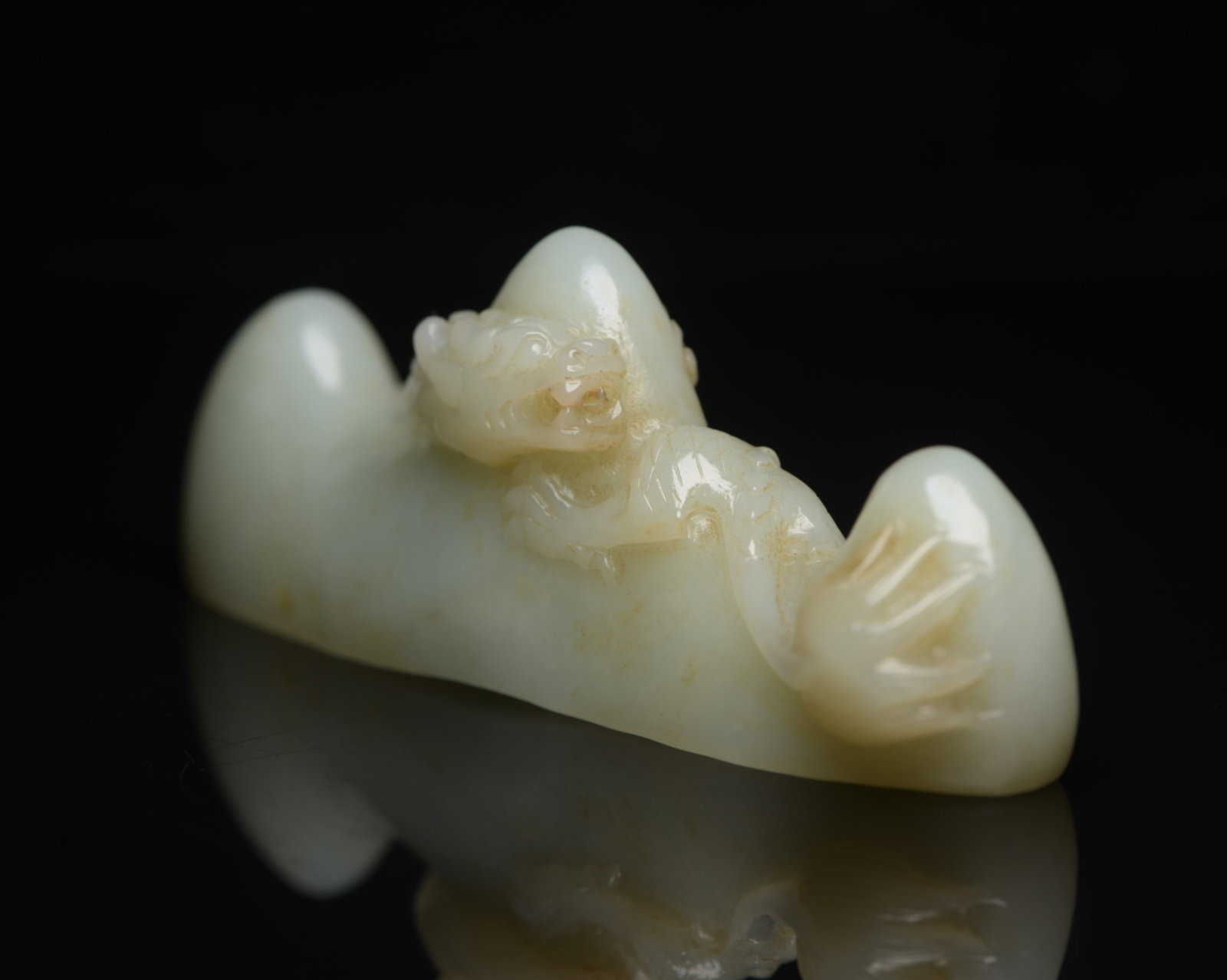 An Exquisite White Jade Dragon Pattern Brush Holder - 3