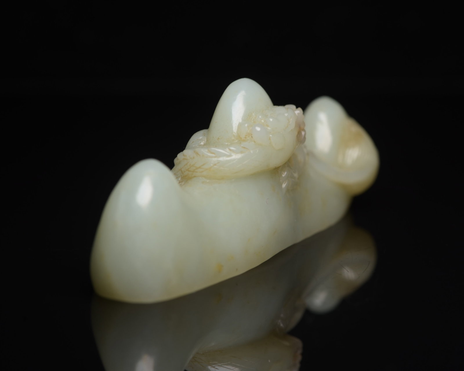 An Exquisite White Jade Dragon Pattern Brush Holder - 4