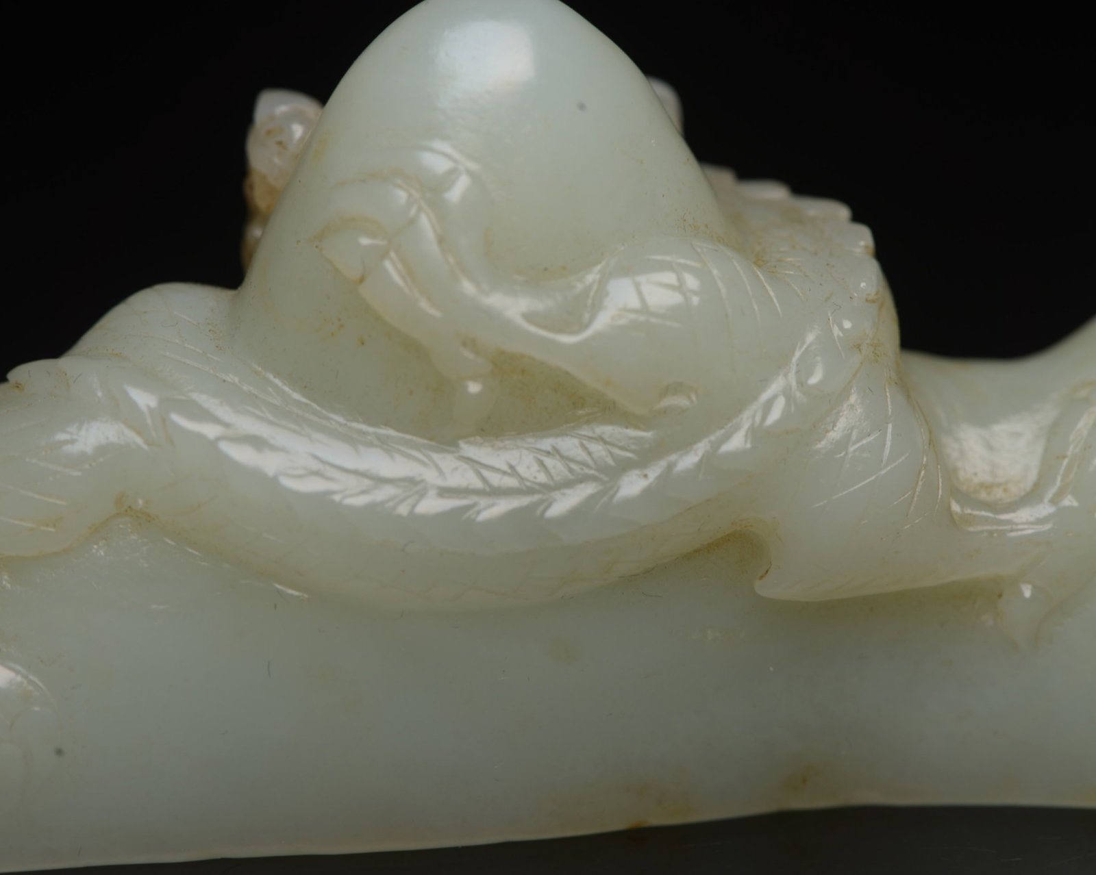 An Exquisite White Jade Dragon Pattern Brush Holder - 9