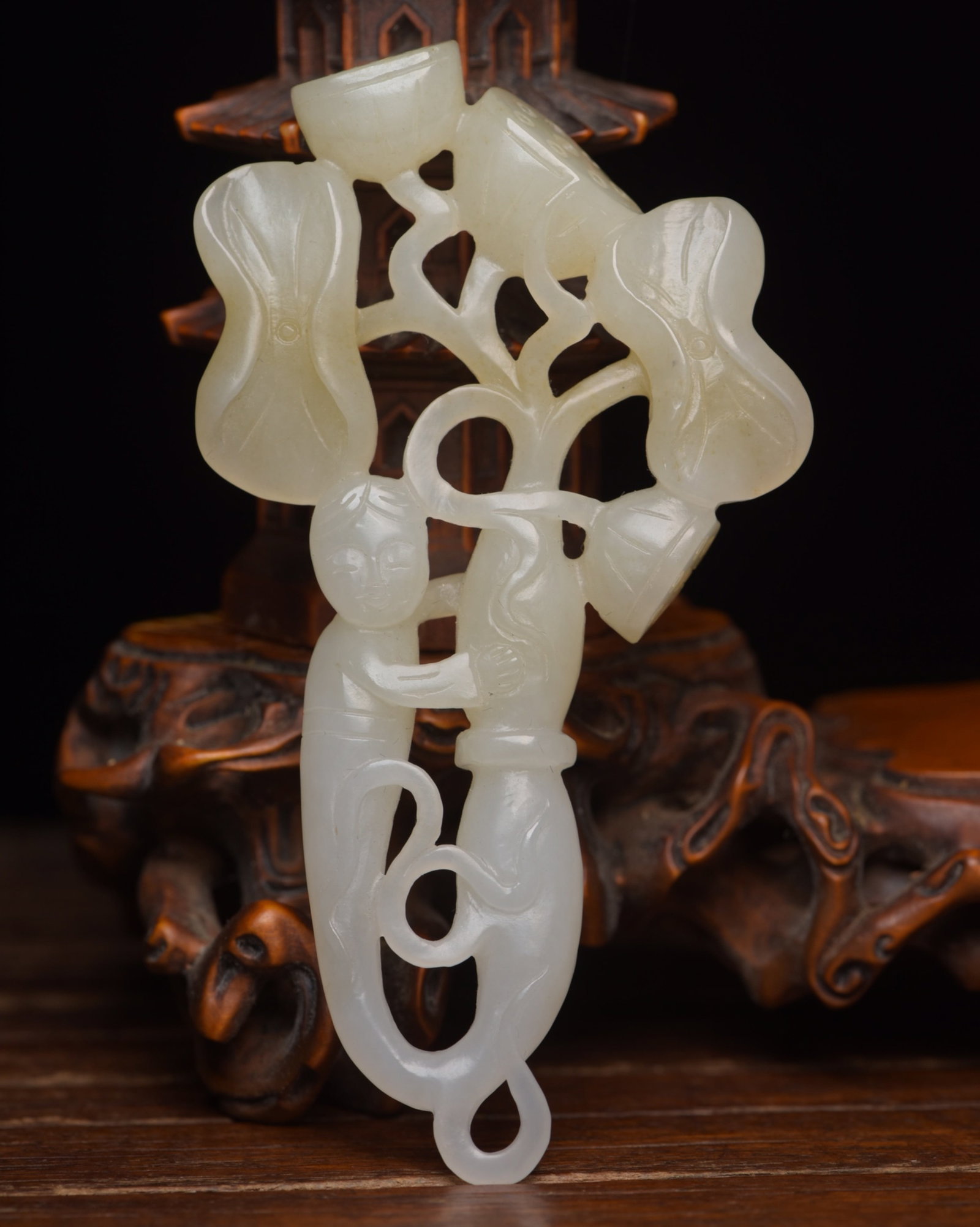 An Exquisite White Jade Figure Ornament: An Exquisite White Jade Figure Ornament,Qing Dynasty,China,Size:3.8inx2inx0.4in,Weight:36g 白玉人物摆件,中国清代