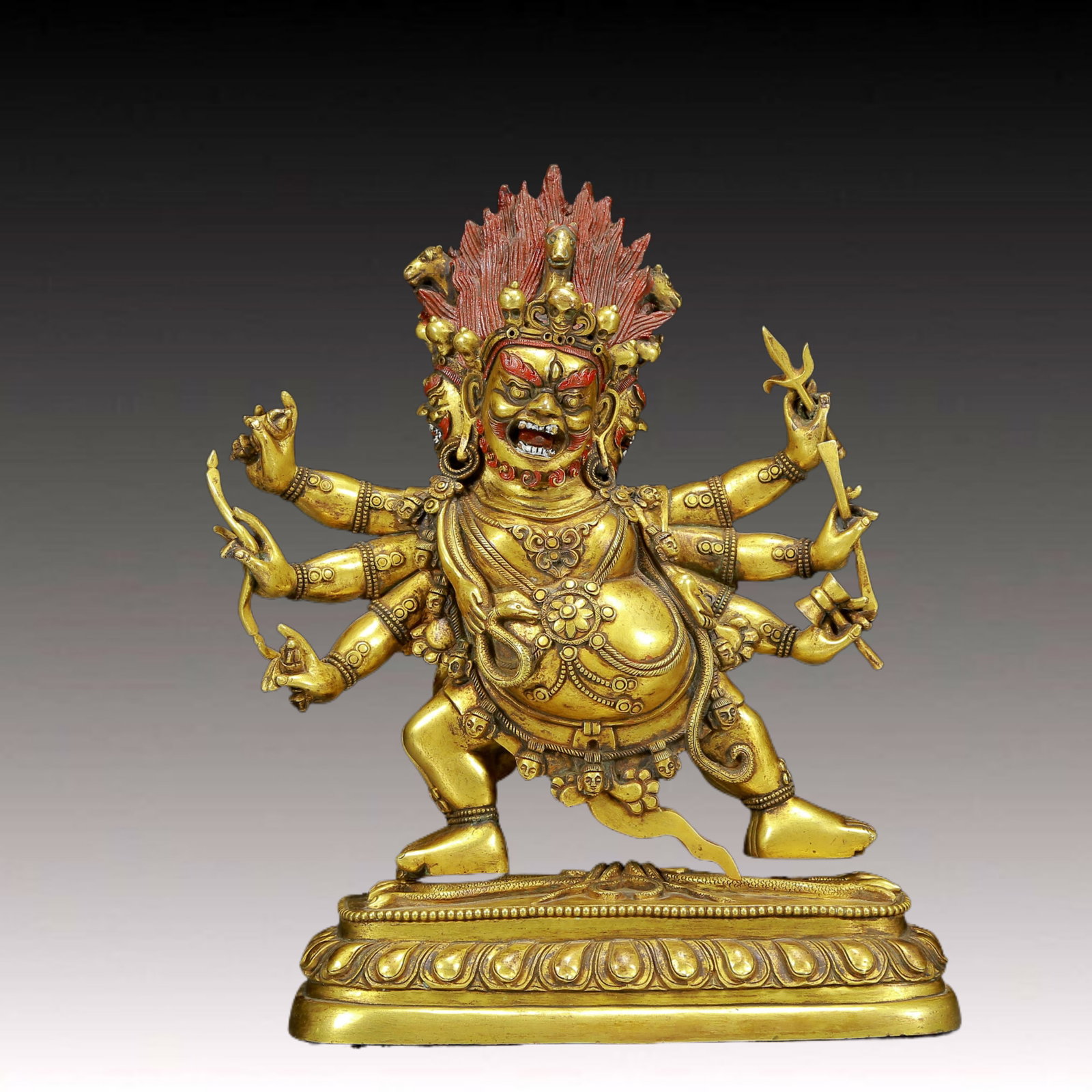 A Solemn Gilt Bronze Statue of Tara: A Solemn Gilt Bronze Statue of Tara,Ming Dynasty, China,Size:7.1inx3.9inx9.4in,Weight:3625g 铜鎏金度母像，明代