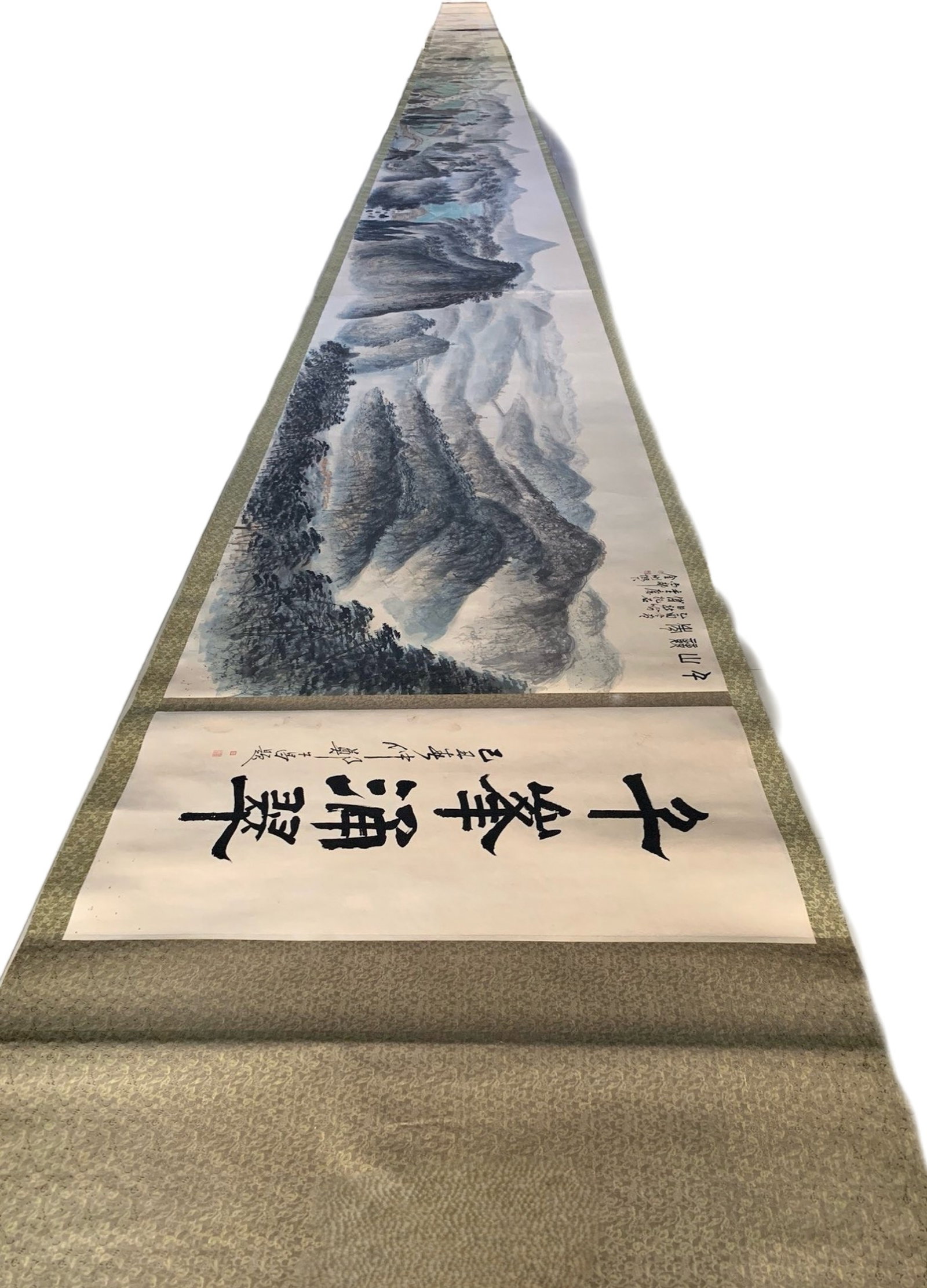 A Chinese Hand Scroll Ink Painting of Landscape on Paper: A Chinese Hand Scroll Ink Painting of Landscape on Paper,Fu Baoshi,Size:1574.8in 一幅中国水墨山水画手卷,傅抱石