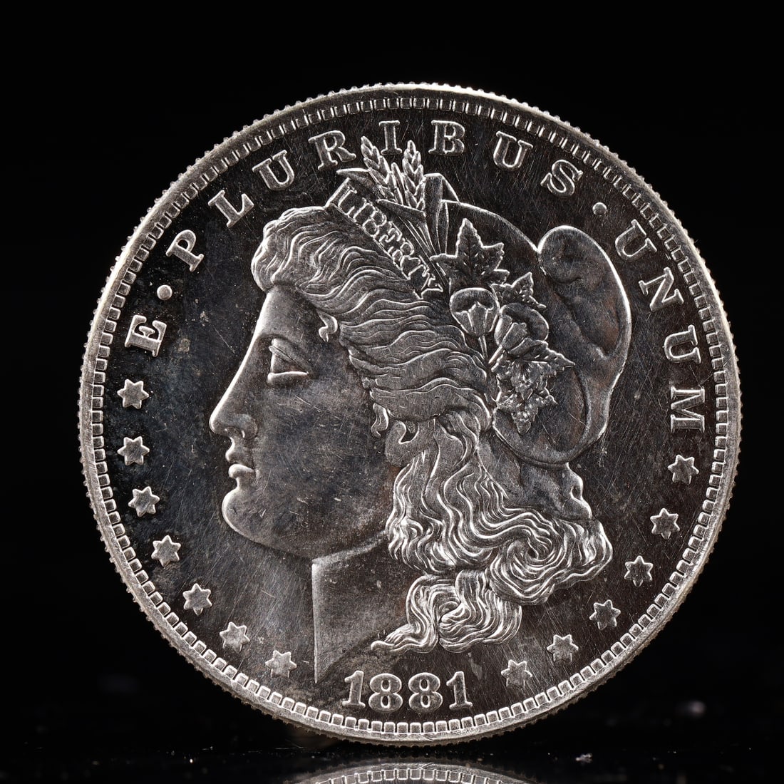 USA Morgan Dollar 1881 Coin: Obv: profile bust with date below and E PLURIBUS UNUM legend and stars around. Rev: eagle with In God we trust above within wreath with UNITED STATES OF AMERICA ONE DOLLAR legend. IN GOD WE TRUST / LI