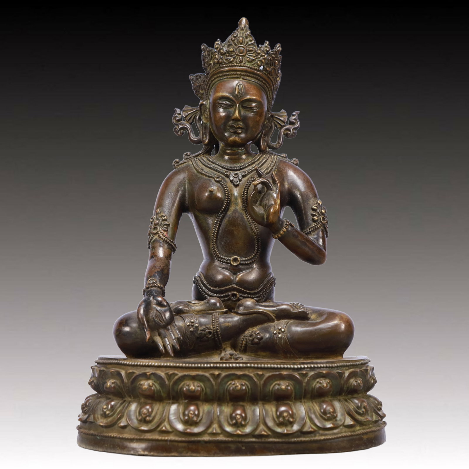 A Solemn Bronze Statue of Tara: A Solemn Bronze Statue of Tara,Qing Dynasty, China,Size:6.9inx5.1inx10.8in,Weight:3100g 铜度母像,中国清代
