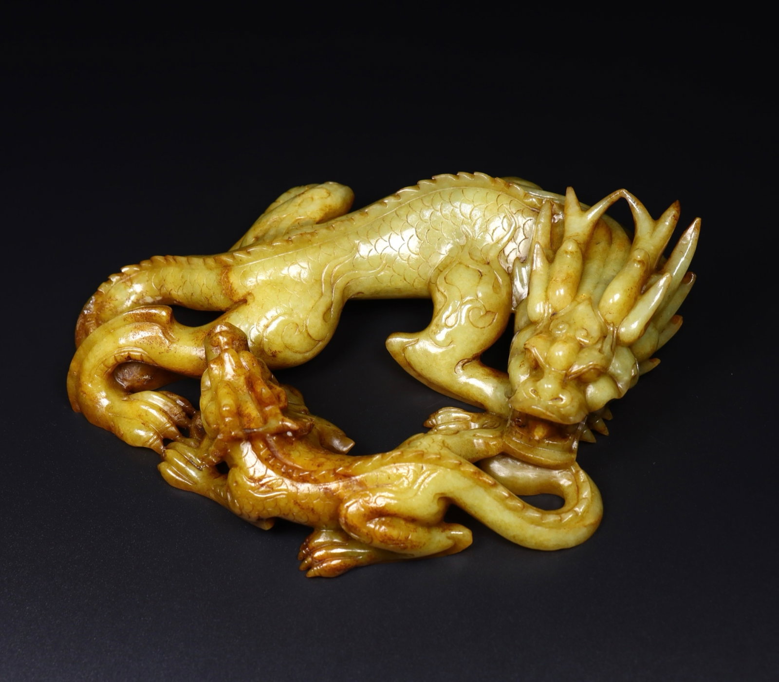 An Exquisite White Jade Dragon Ornament: An Exquisite White Jade Dragon Ornament,Qing Dynasty, China,Size:9.4inx7.9inx2.4in,Weight:1760g 白玉龙摆件,中国清代