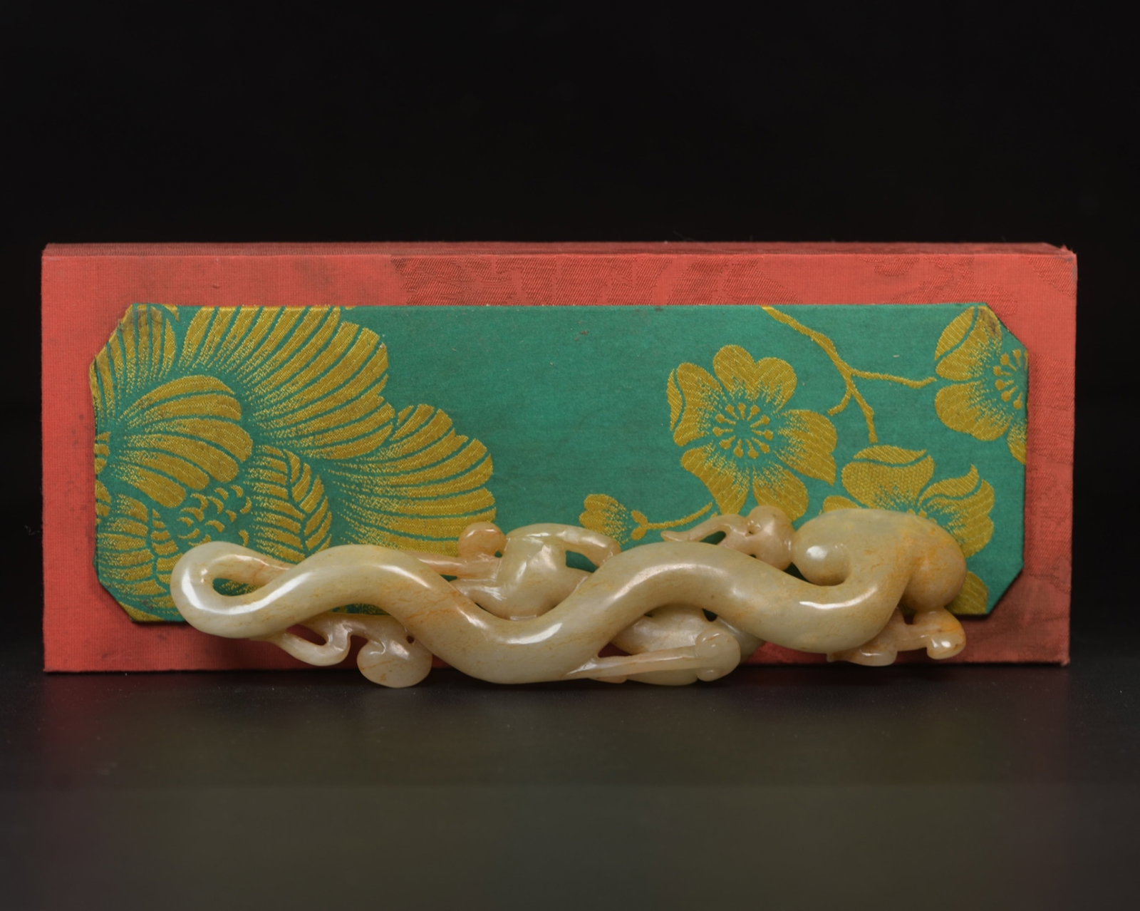 An Exquisite White Jade Ganoderma lucidum Pattern Ruyi - 3