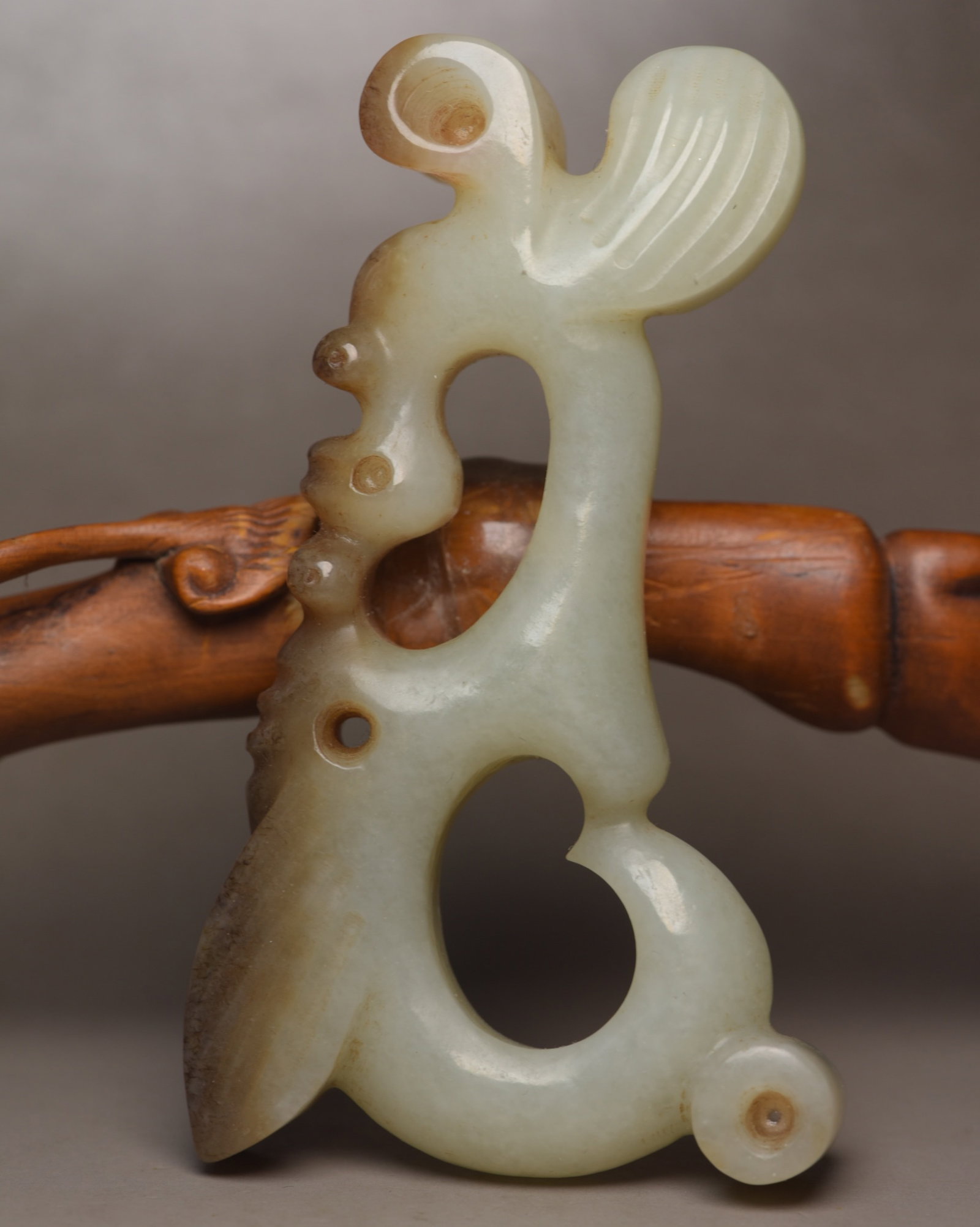 An Exquisite White Jade Pig and Dragon Pendant: An Exquisite White Jade Pig and Dragon Pendant,Qing Dynasty,China,Size:3.4inx2inx0.5in,Weight:72g 白玉猪龙挂件,中国清代