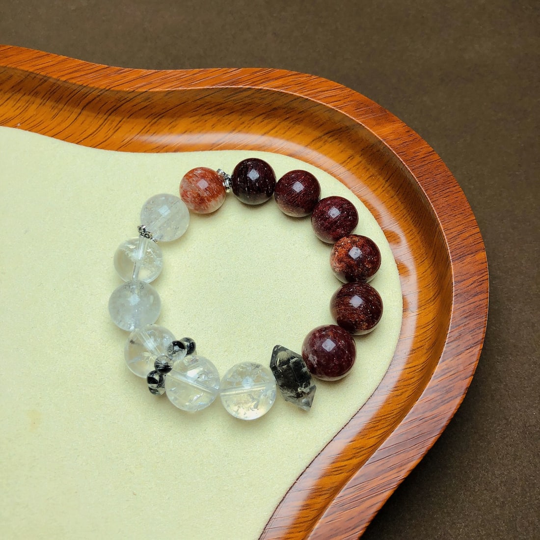 An Exquisite Crystal Bracelet: An Exquisite Crystal Bracelet,Size:0.5in,Weight:47.5g 水晶手串