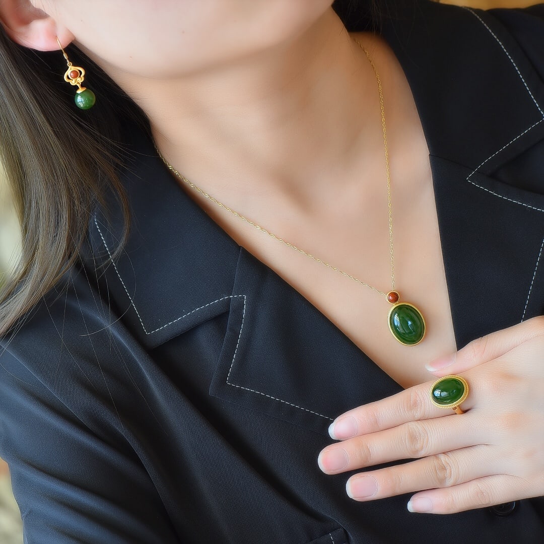 A Set of Fine Sterling Silver-Gold Plated Inlaid Jasper Jewelrys: A Set of Fine Sterling Silver-Gold Plated Inlaid Jasper Jewelrys 一套纯银镀金镶碧玉首饰