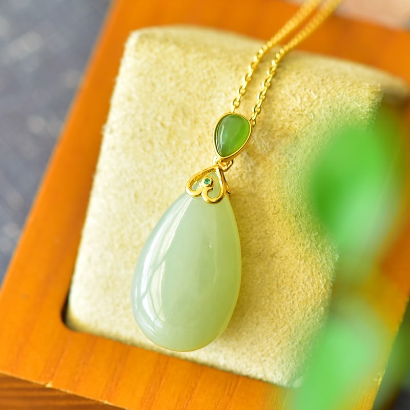An Exquisite Sterling Silver-Gold Plated Inlaid Greenish Jade Necklace,Inlaid Jasper: An Exquisite Sterling Silver-Gold Plated Inlaid Greenish Jade Necklace,Inlaid Jasper,Size:0.7inx1.3in 纯银镀金镶青玉项链,嵌碧玉