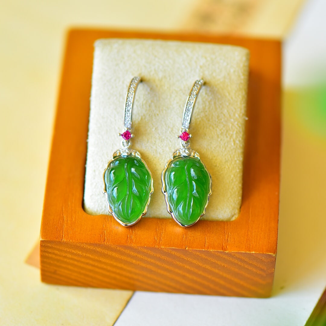A Pair of Exquisite Sterling Silver Inlaid Jasper Earrings,Inlaid Diamond: A Pair of Exquisite Sterling Silver Inlaid Jasper Earrings,Inlaid Diamond,Size:0.5inx1.4in 一对纯银镶碧玉耳环,嵌钻石