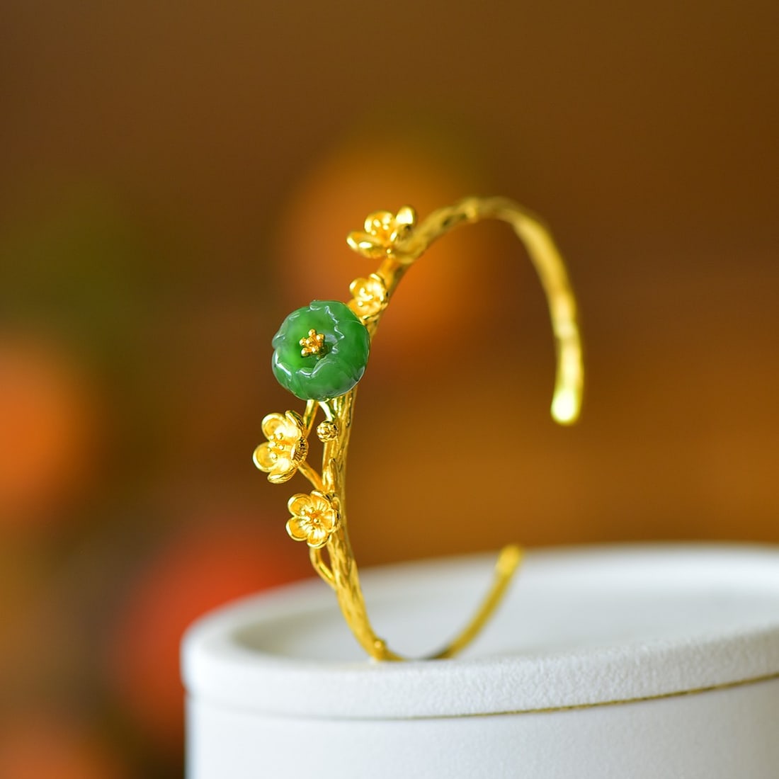 An Exquisite Sterling Silver-Gold Plated Inlaid Jasper Bracelets: An Exquisite Sterling Silver-Gold Plated Inlaid Jasper Bracelets 纯银镀金镶碧玉手镯