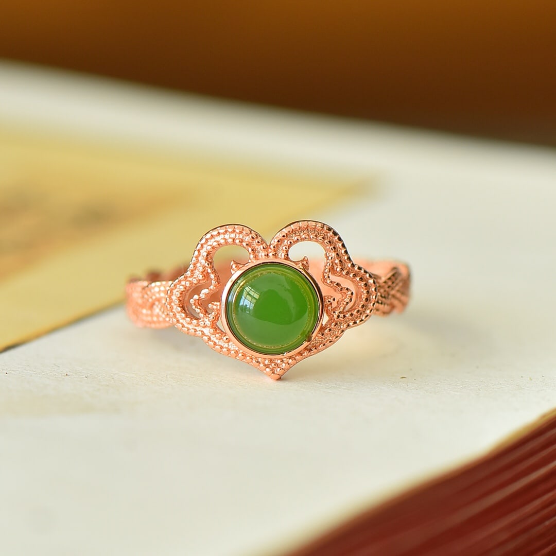 An Exquisite Sterling Silver-Gold Plated Inlaid Jasper Ring: An Exquisite Sterling Silver-Gold Plated Inlaid Jasper Ring,Size:0.4inx0.6in 纯银镀金镶碧玉戒指