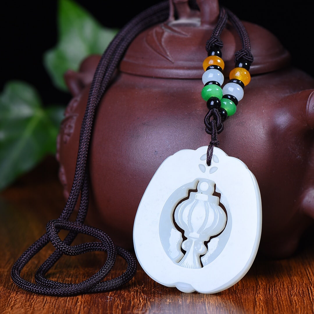 An Exquisite White Jade Lantern Pattern Pendant - 3
