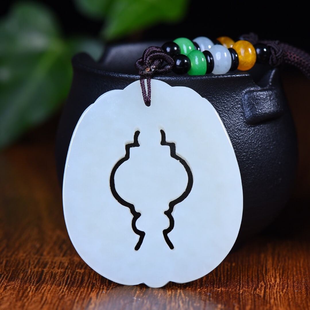 An Exquisite White Jade Lantern Pattern Pendant - 4